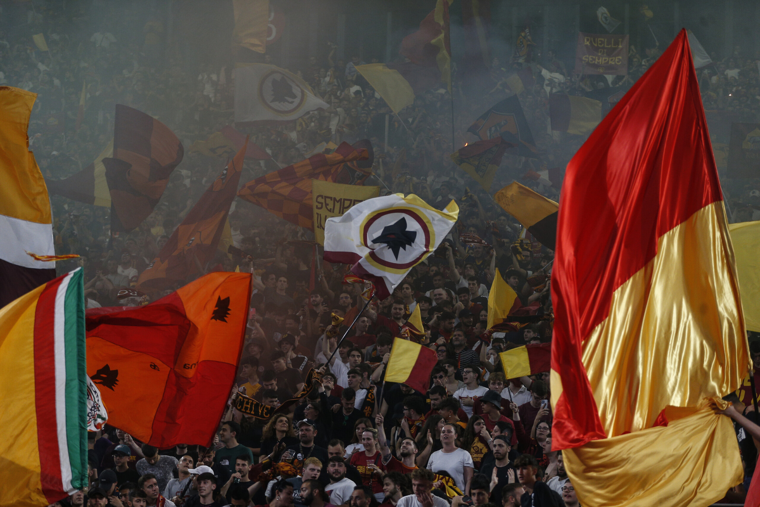 Football: drug dealing in the toilets at the Stadio Olimpico in Rome, 3 ultras arrested Football: drug dealing in the toilets at the Stadio Olimpico in Rome, 3 ultras arrested