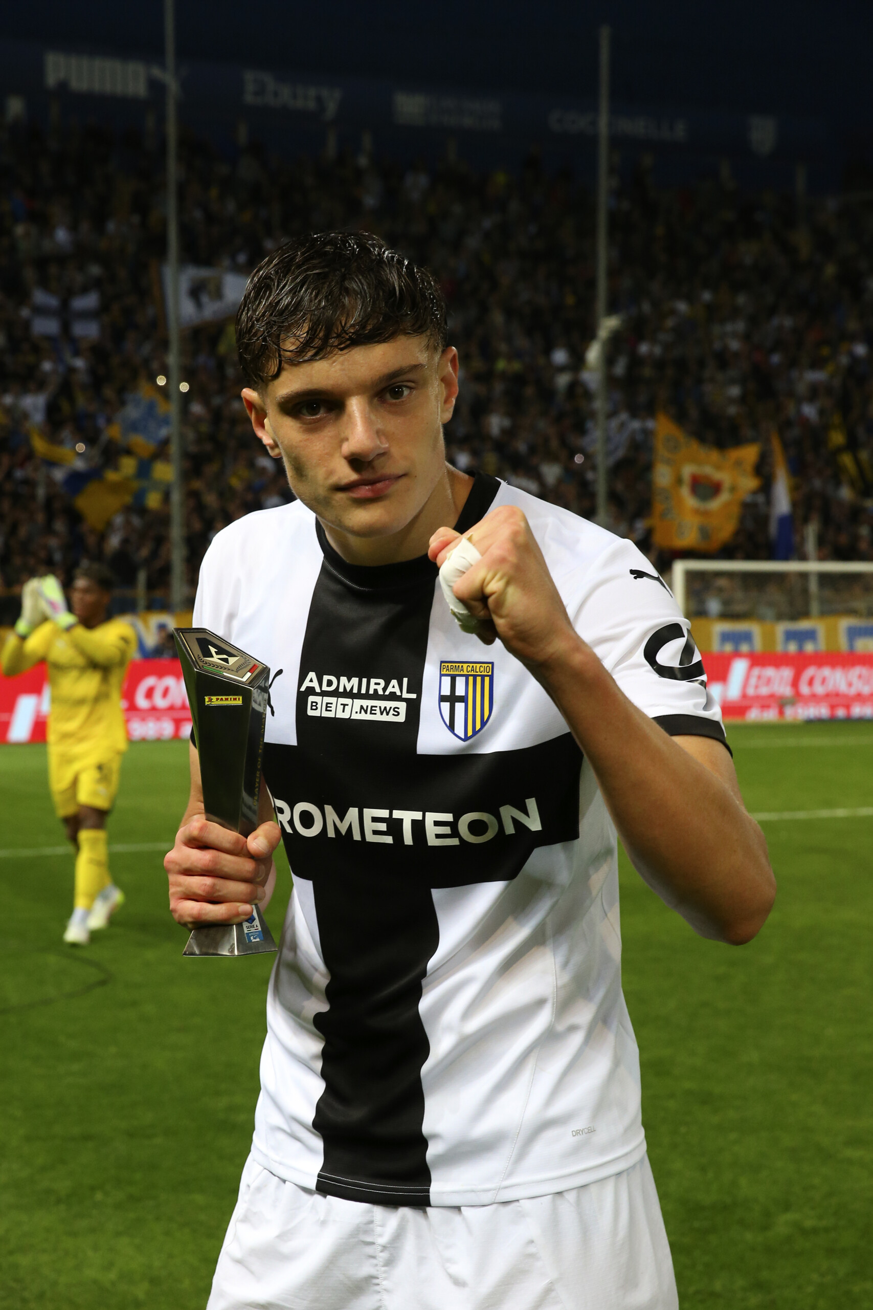 Football: Giovanni Leoni is a new Liverpool player, as announced on Parma's social media channels.