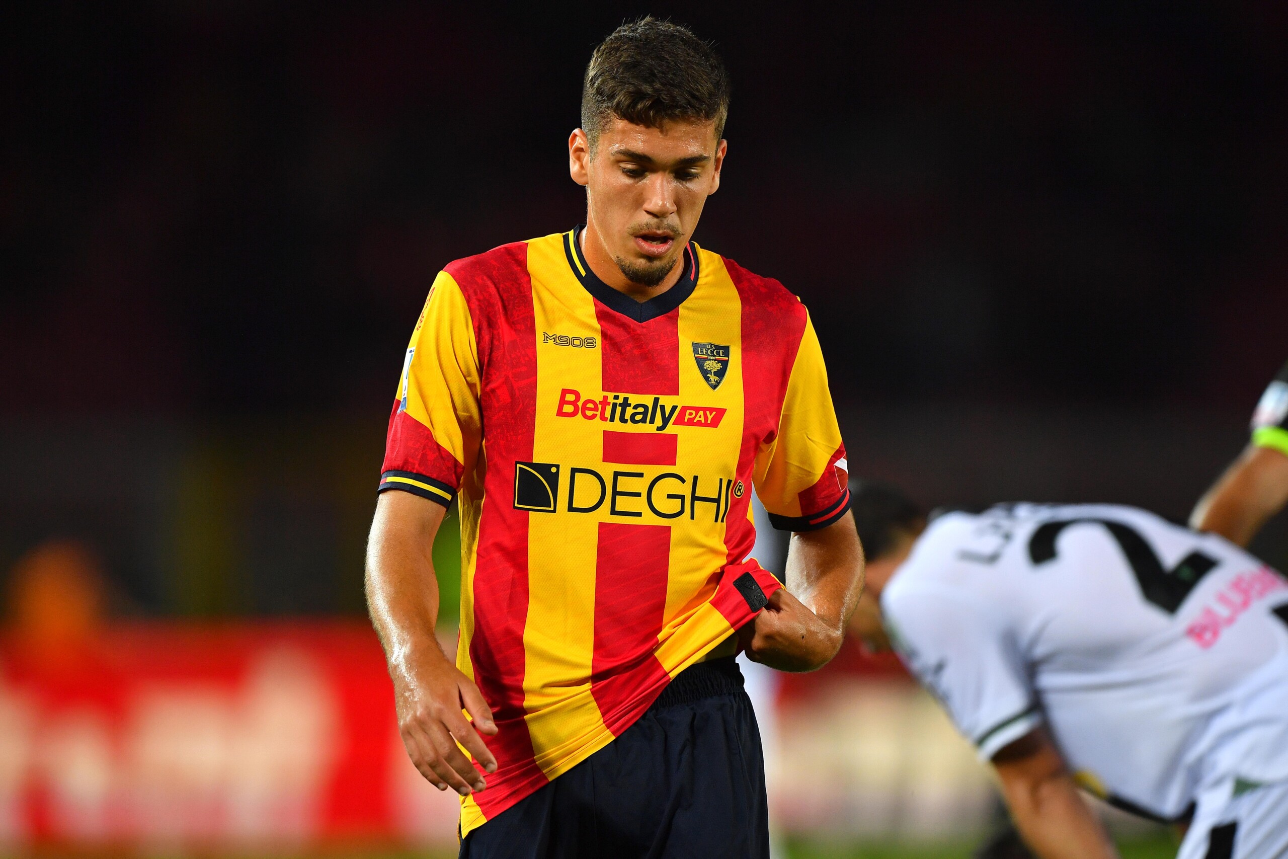 Football: Joan Gonzalez announces his retirement at 23. Lecce bids farewell: ‘A true gentleman’