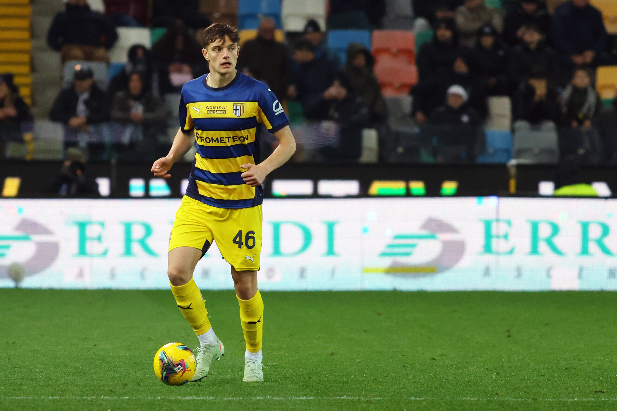 Football: Leoni signs for Liverpool