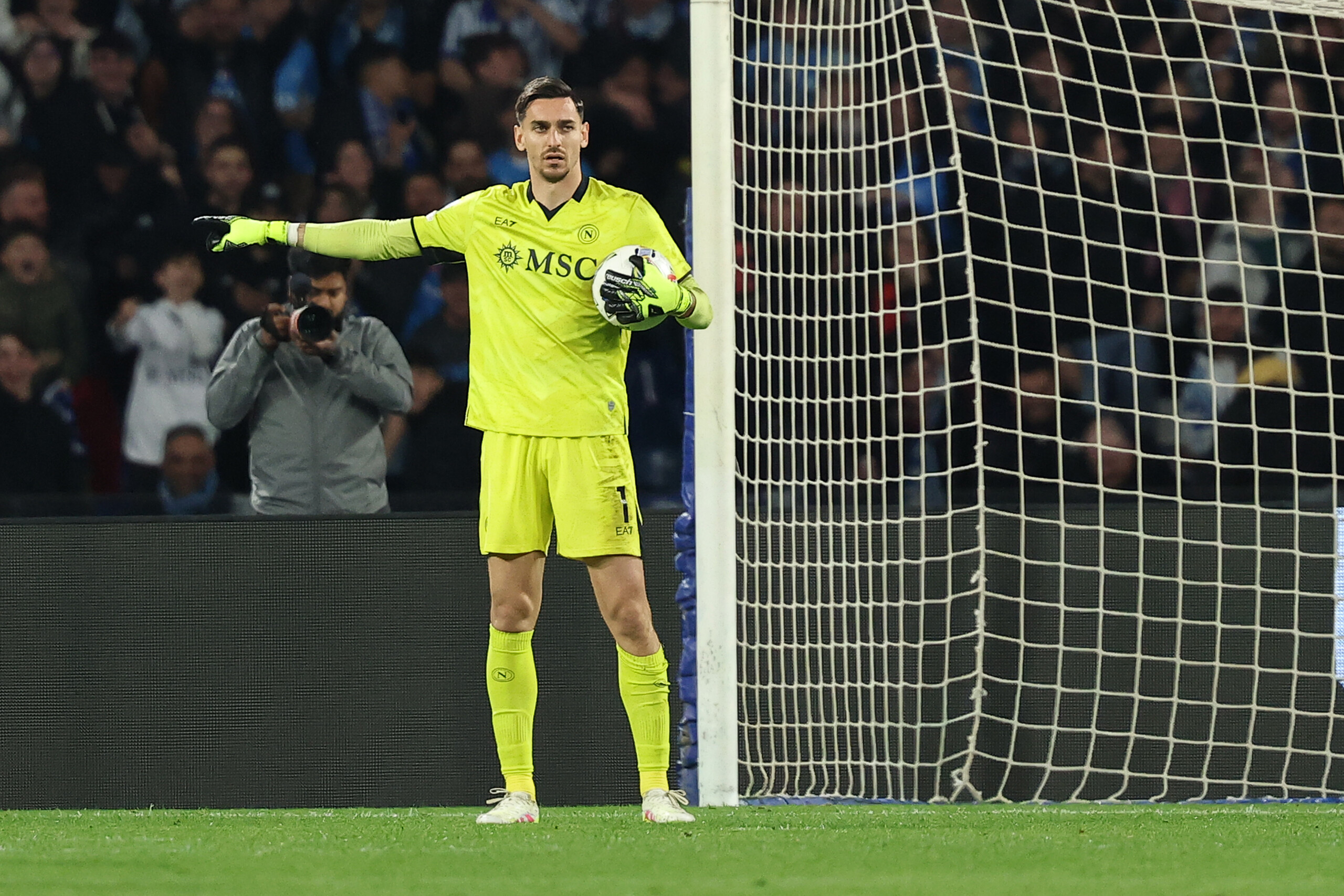 Football, Meret: ‘Win them all and take advantage of any chance left by Inter’