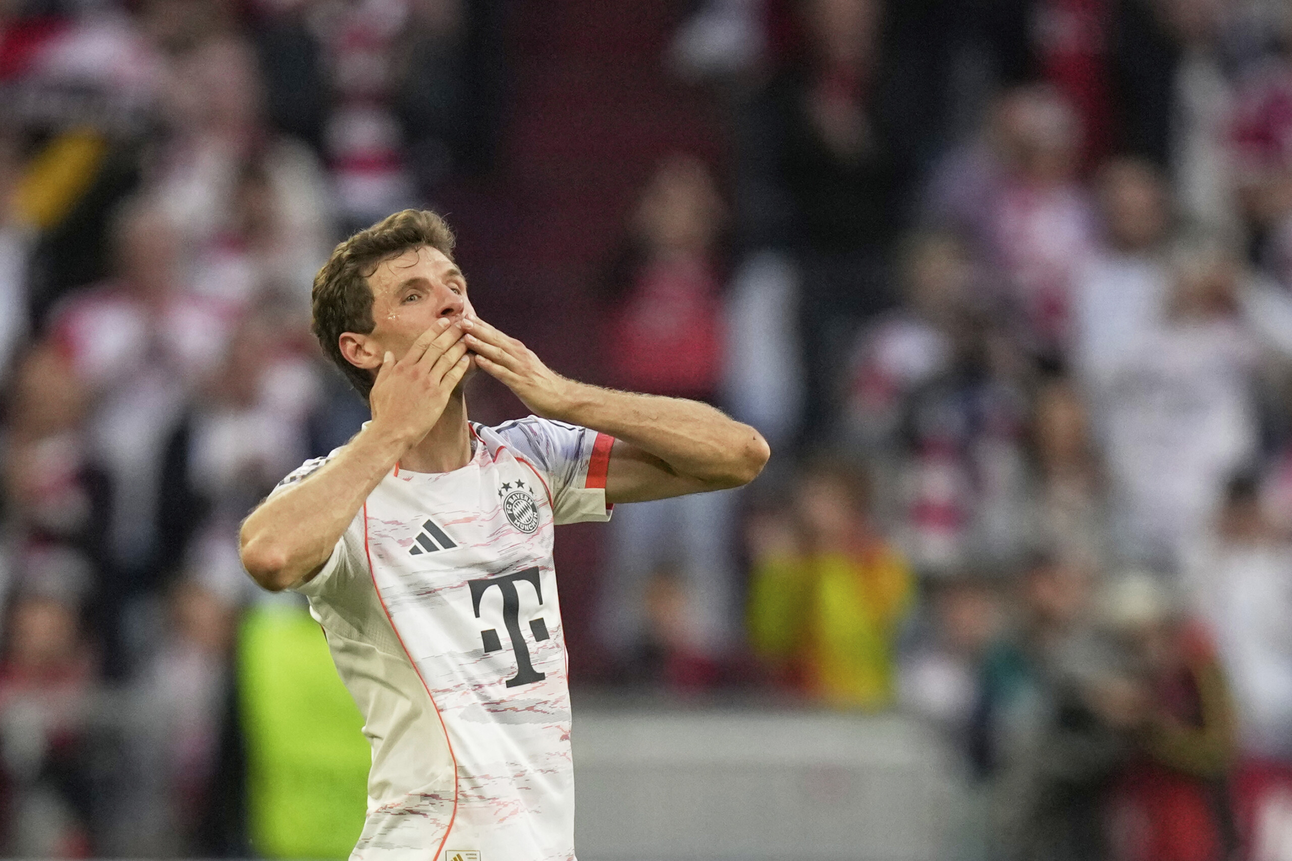 Football: MLS, Vancouver Whitecaps officially sign Thomas Muller