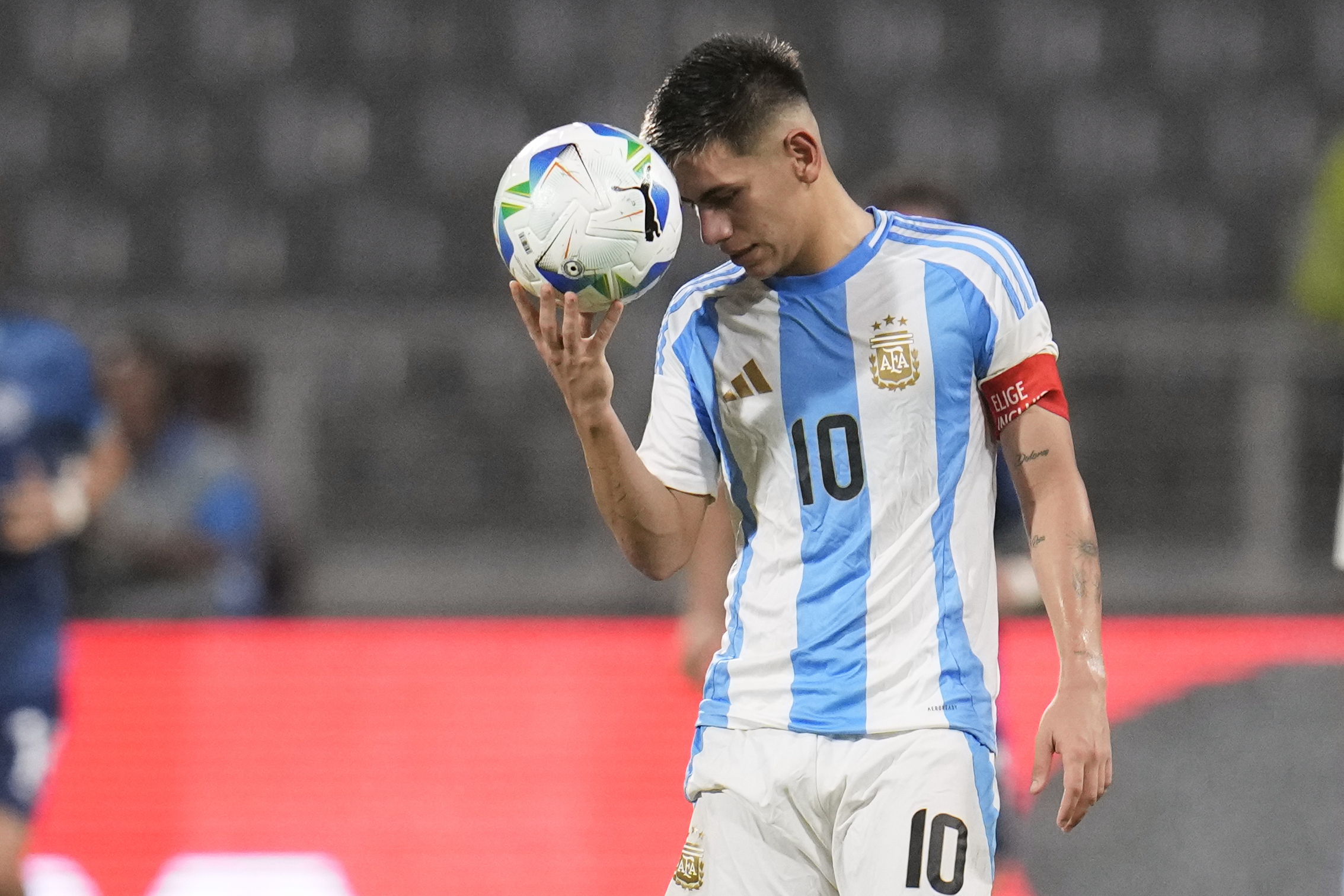 Football: no Roma for Echeverri, who flies to Leverkusen