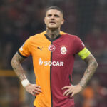 Football: overwhelmed by Galatasaray fans, Icardi headbutts supporter