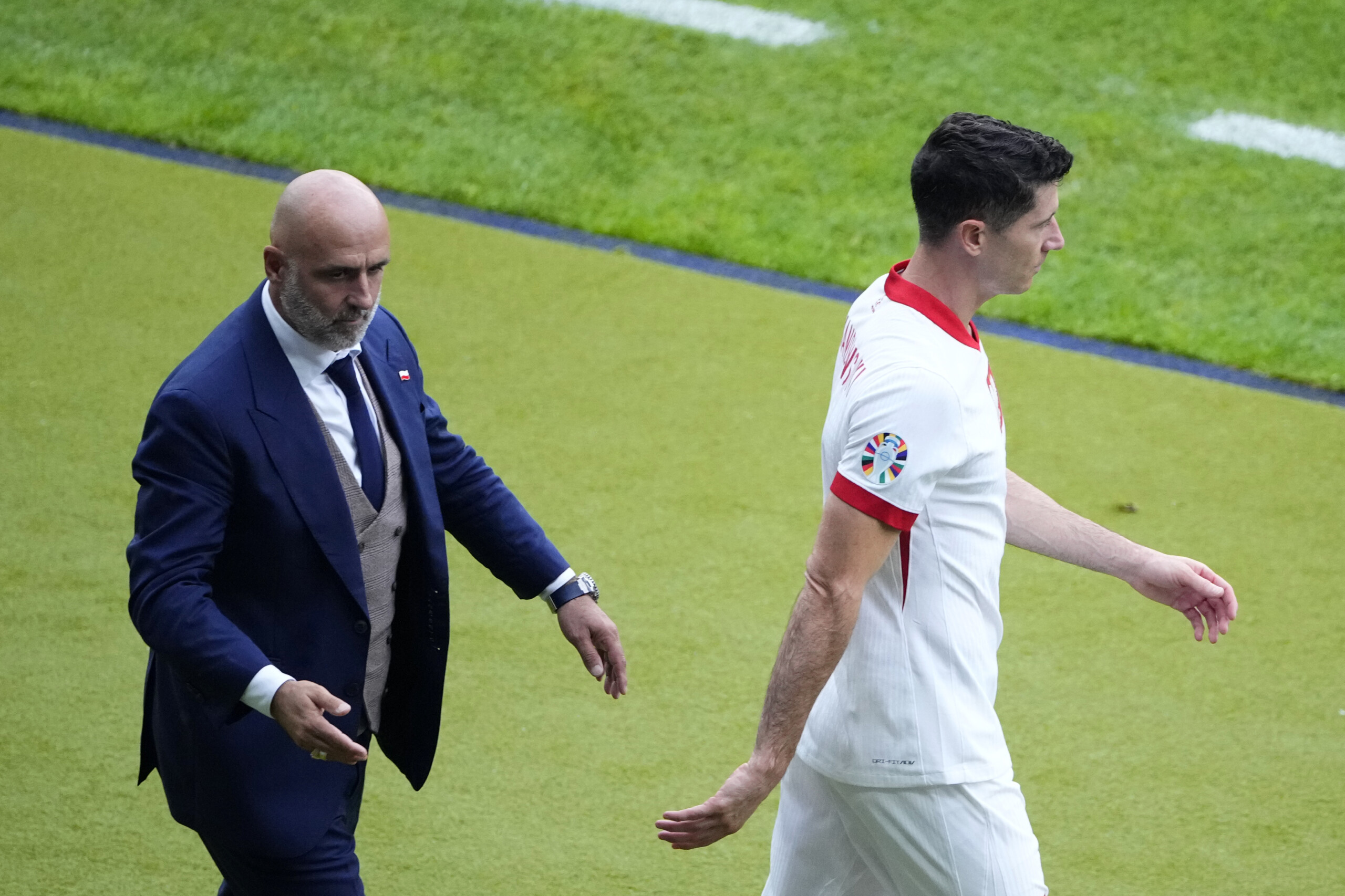Football: Poland coach resigns after row with Lewandowski
