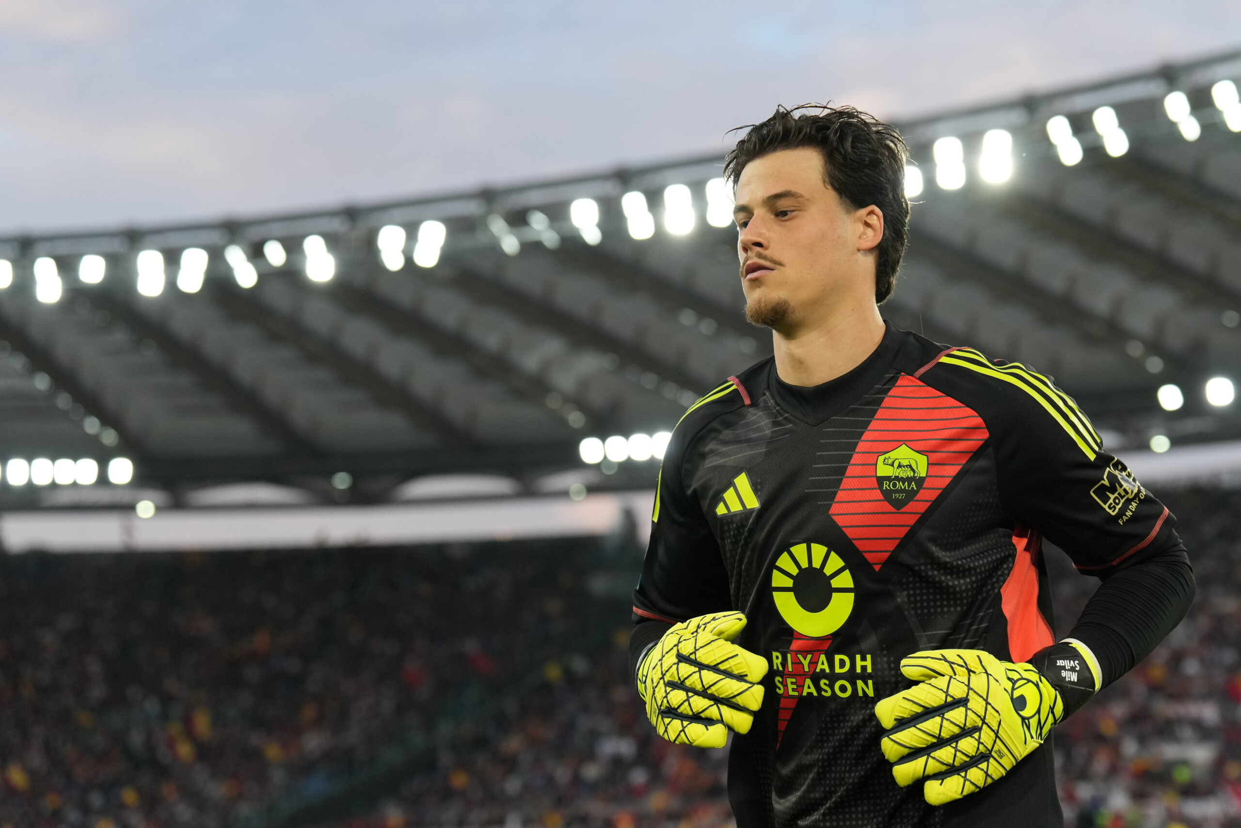 Football: Roma officially renew Svilar's contract until 2030 Football: Roma officially renew Svilar's contract until 2030