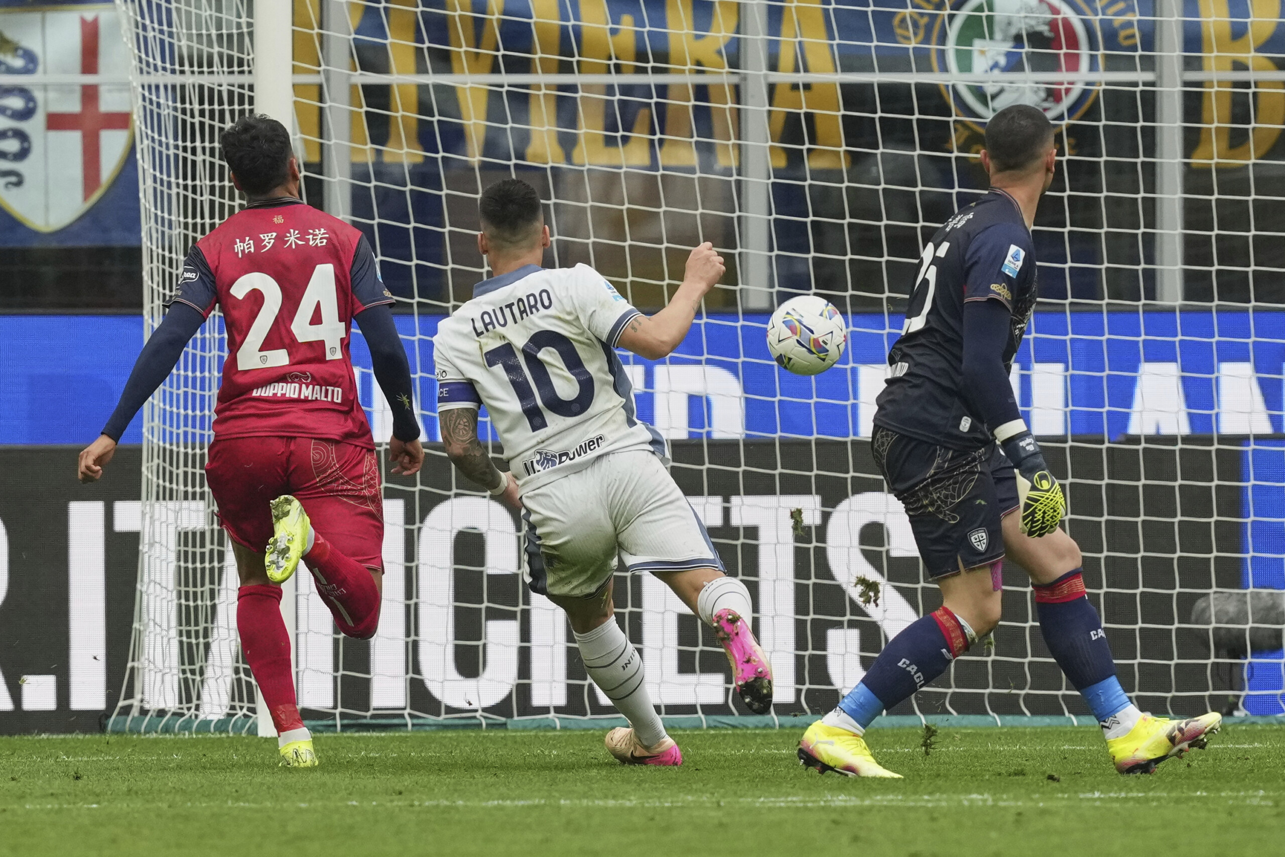 Football: Serie A, Inter-Cagliari 3-1. Nerazzurri Return to +6 Over Napoli