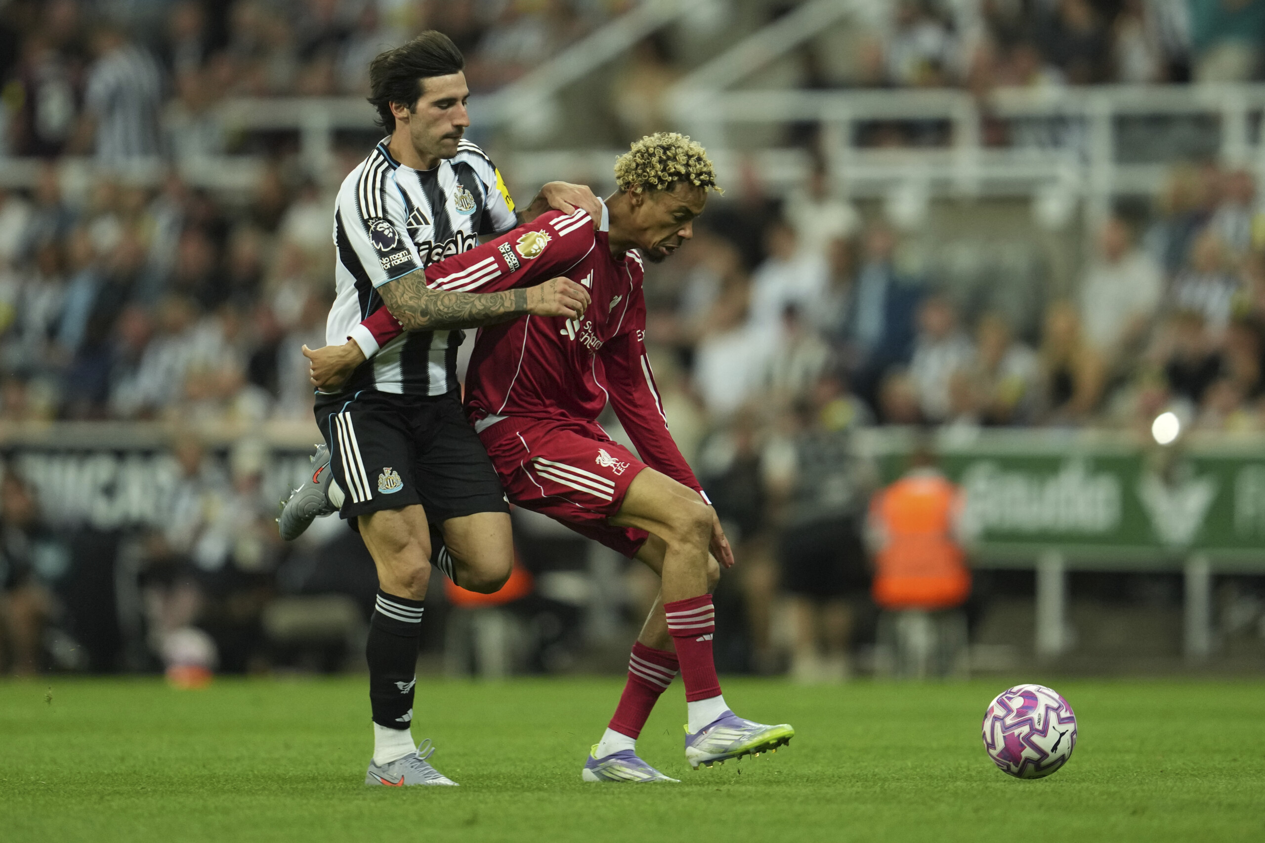 Football: Tonali suffers shoulder injury in Newcastle-Liverpool clash, national team at risk