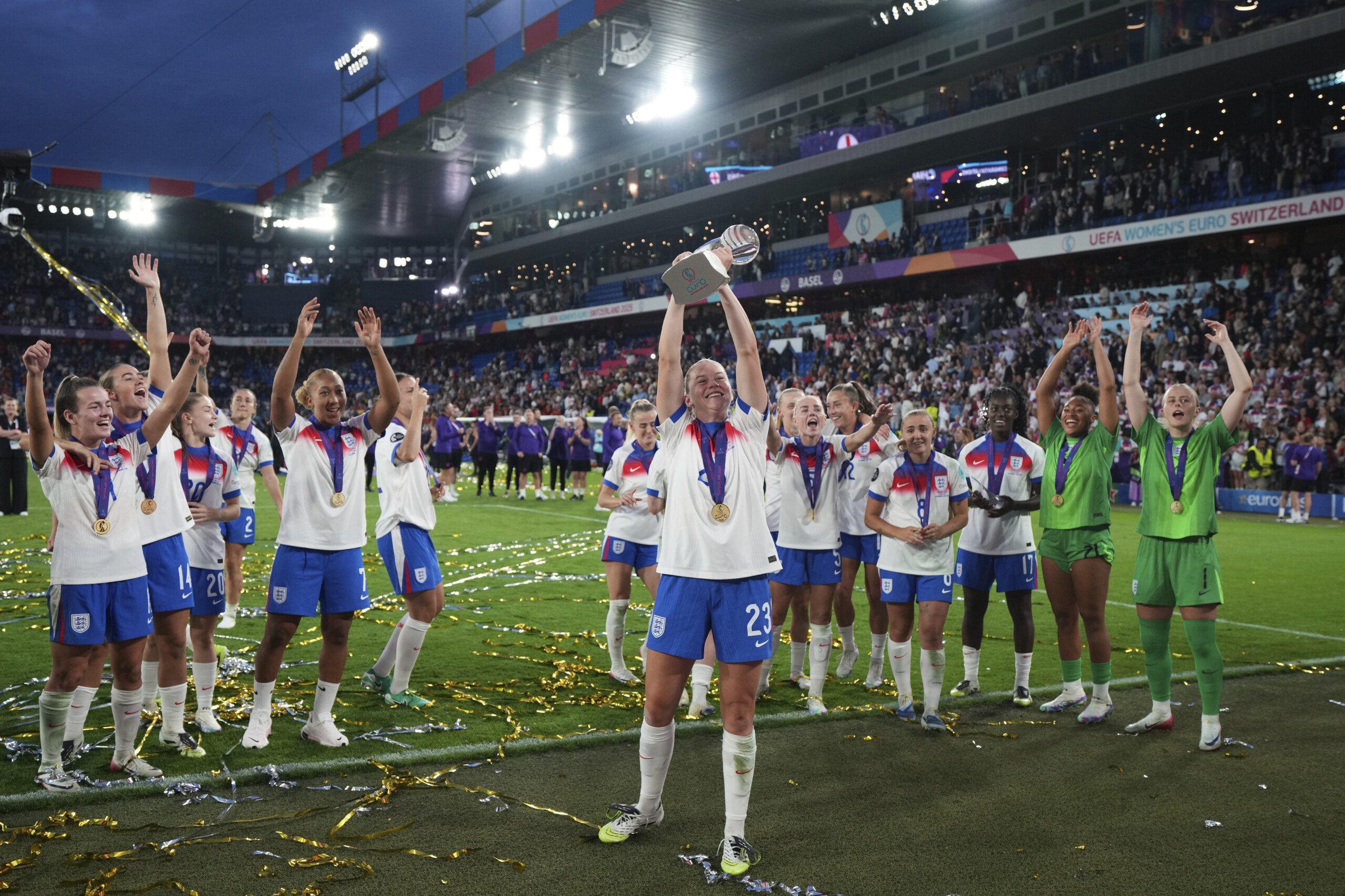 Football: Women's European Championship, England still champions, Spain knocked out on penalties