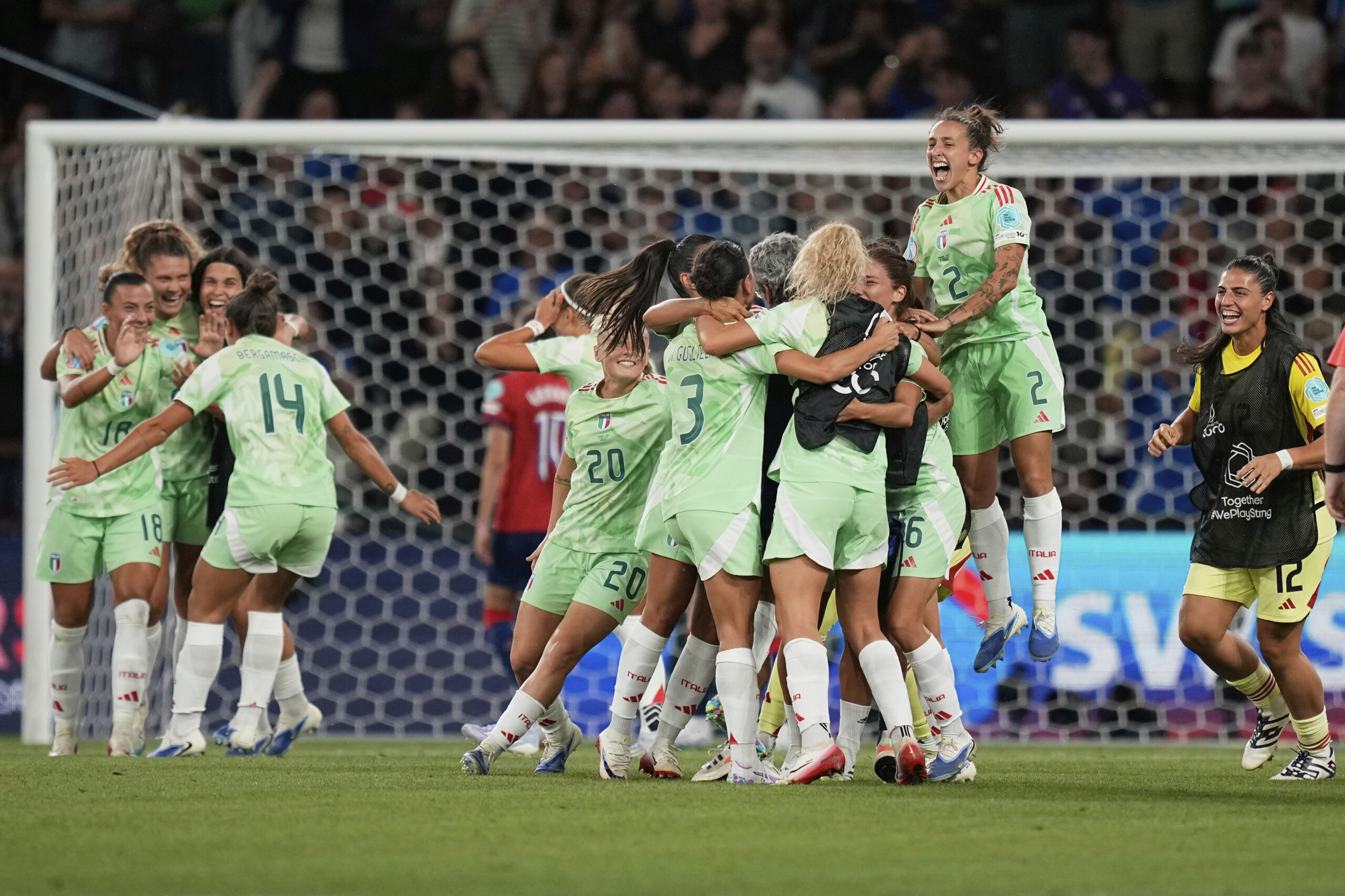 Football: Women's European Championship, Italy beats Norway 2-1 and advances to the semi-finals