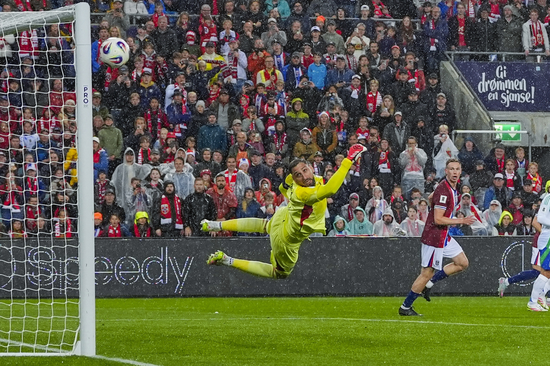 Football, World Cup qualifiers: Norway-Italy 3-0