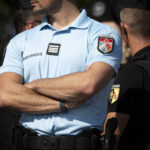France, evades arrest hidden in a laundry bag: arrested 3 days later