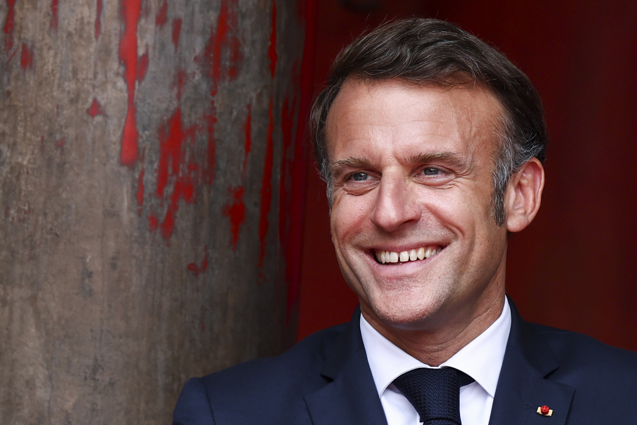 France: image of Macron with black eye to advertise self-defence course France: image of Macron with black eye to advertise self-defence course