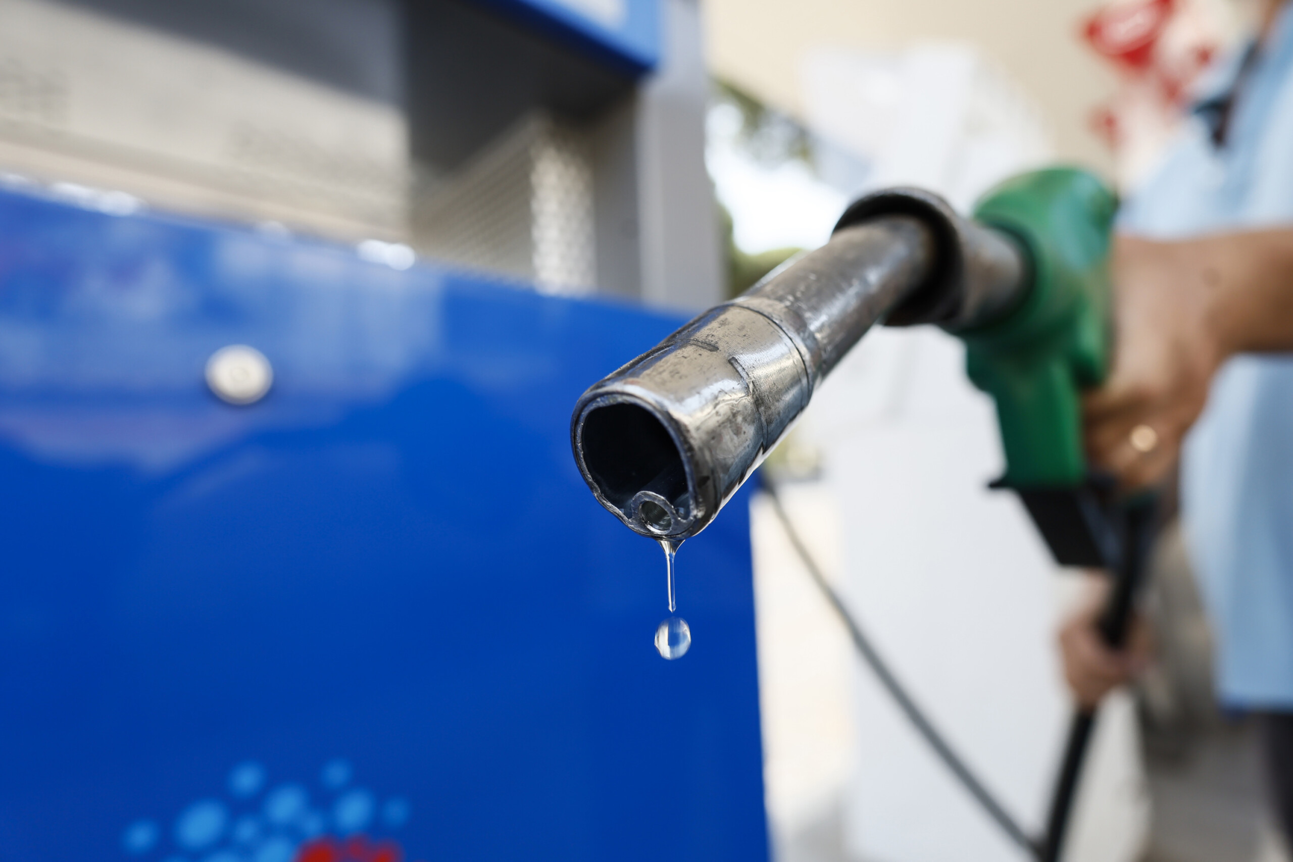 Fuel: Iran effect, prices on the rise and petrol at over 1.7 litres Fuel: Iran effect, prices on the rise and petrol at over 1.7 litres