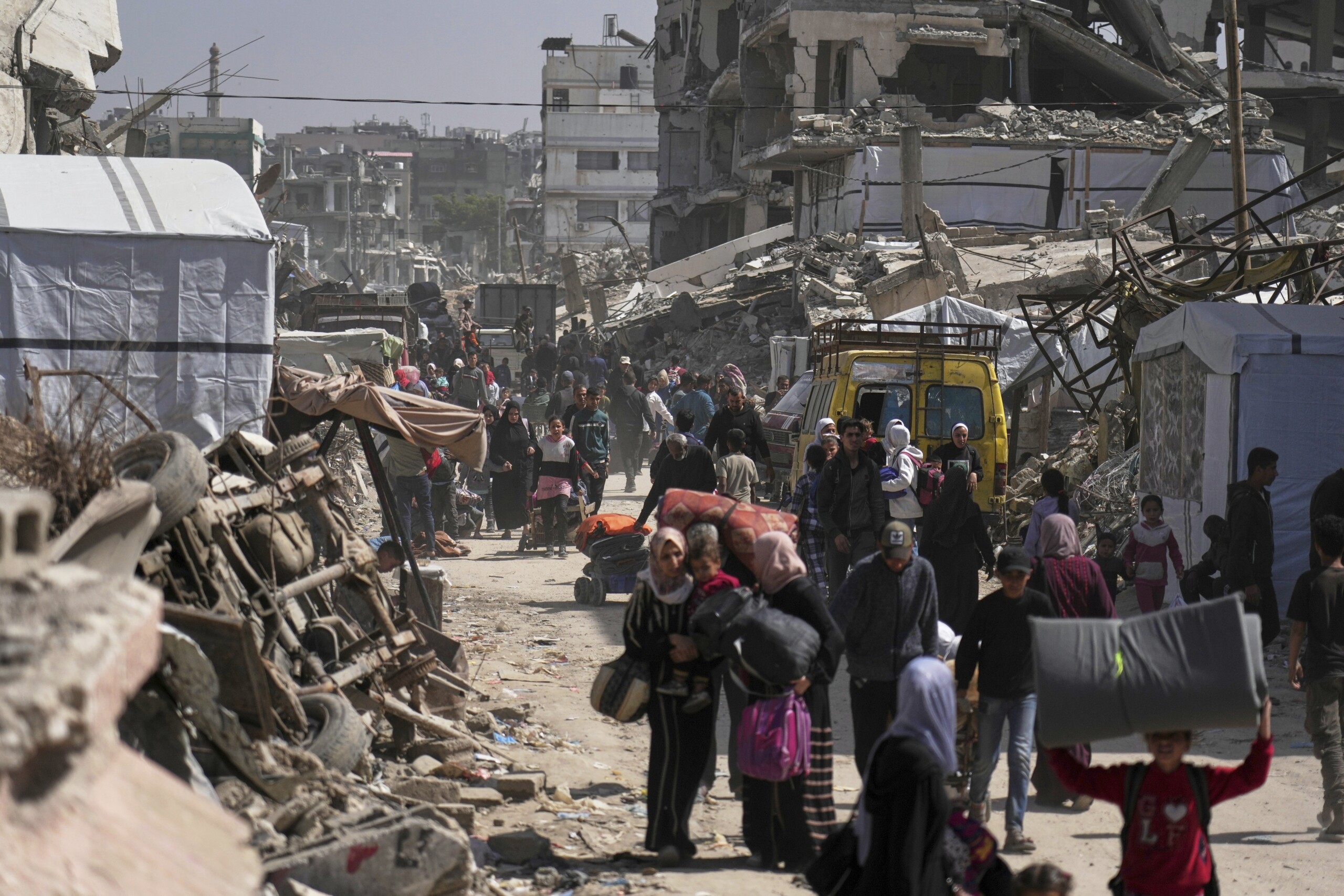 Gaza, 27 People Killed in Israeli Airstrike on School Refugees