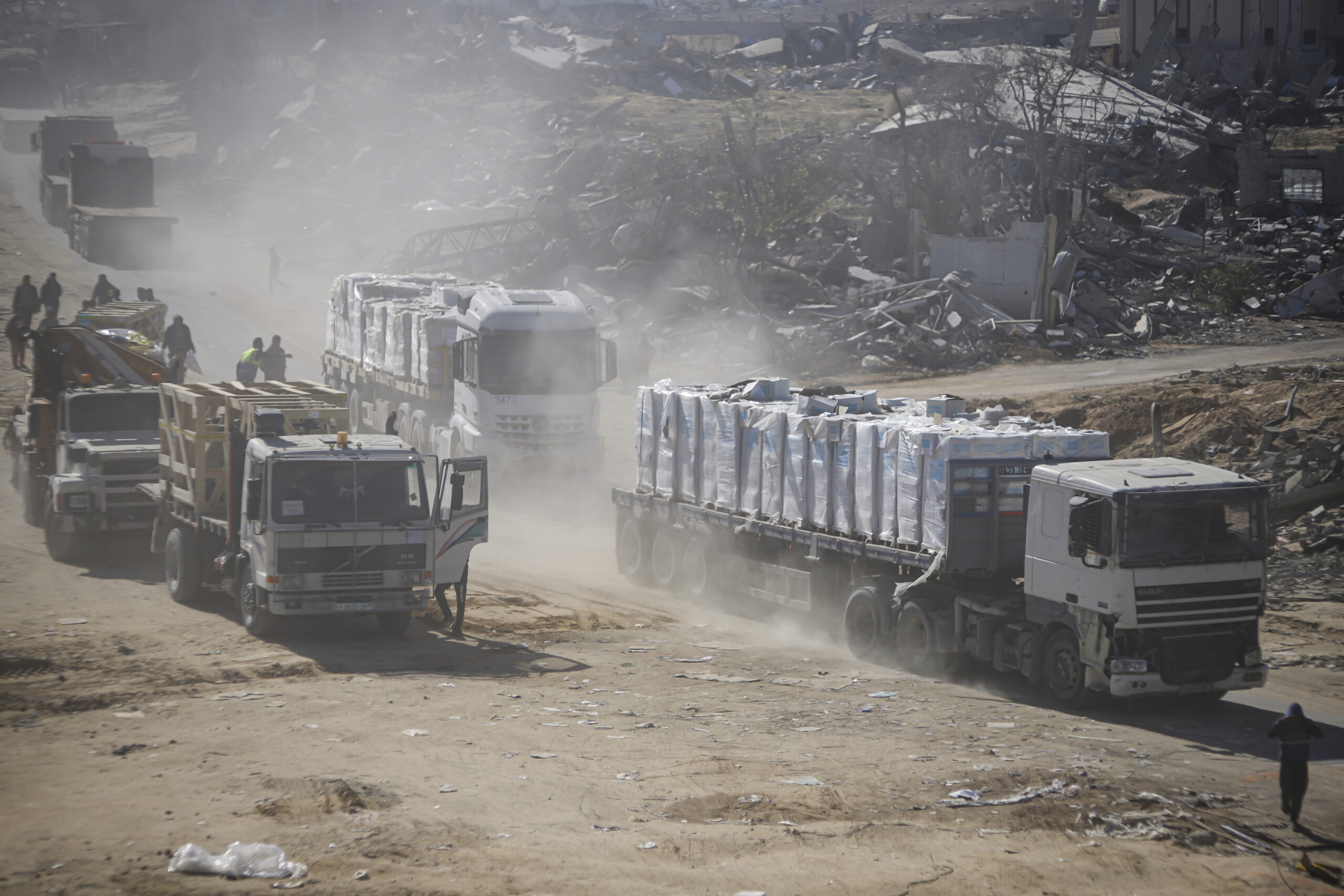 Gaza, aid trucks heading from Egypt towards the Strip Gaza, aid trucks heading from Egypt towards the Strip