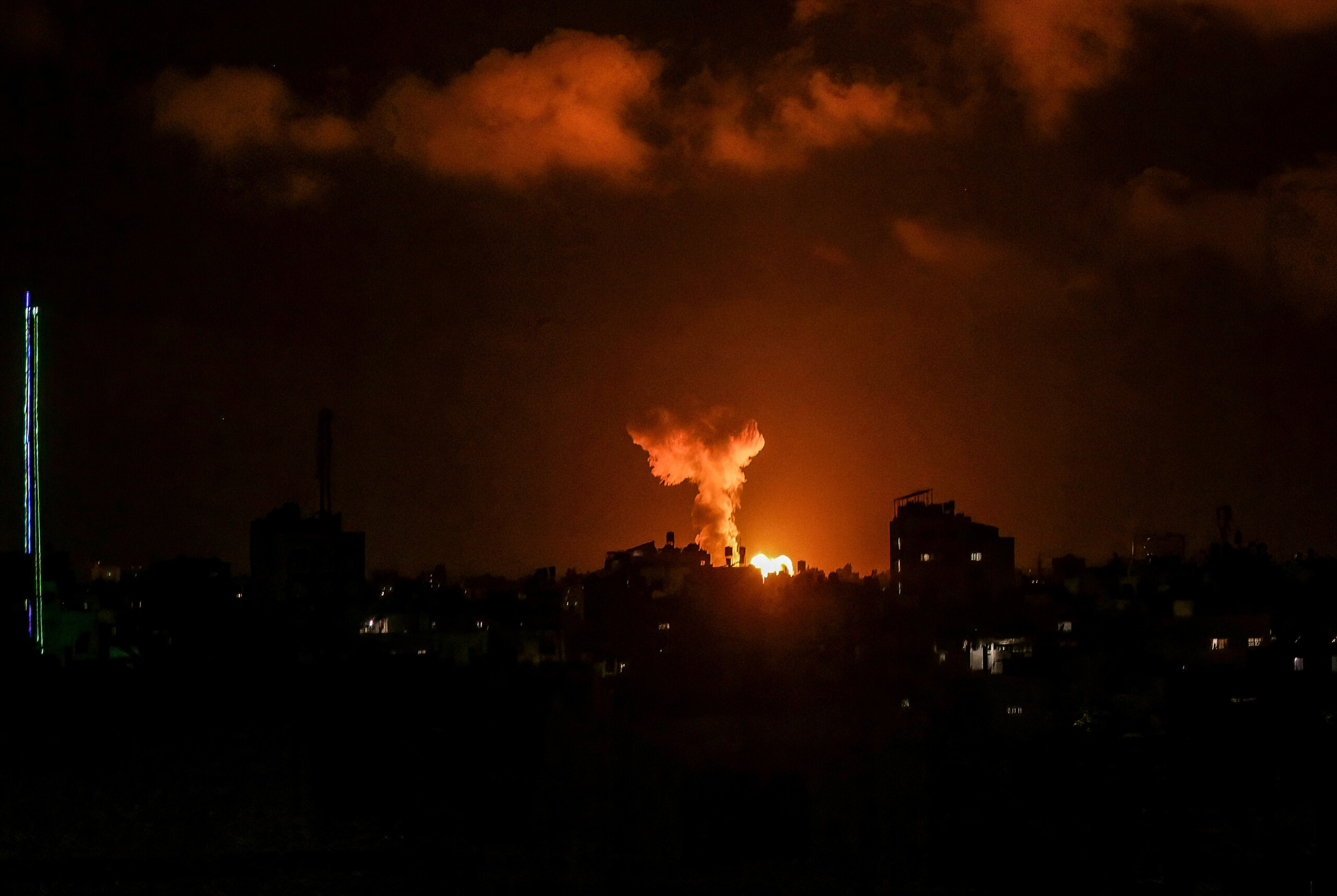 Gaza, at least 19 dead in Israeli airstrikes on the Strip