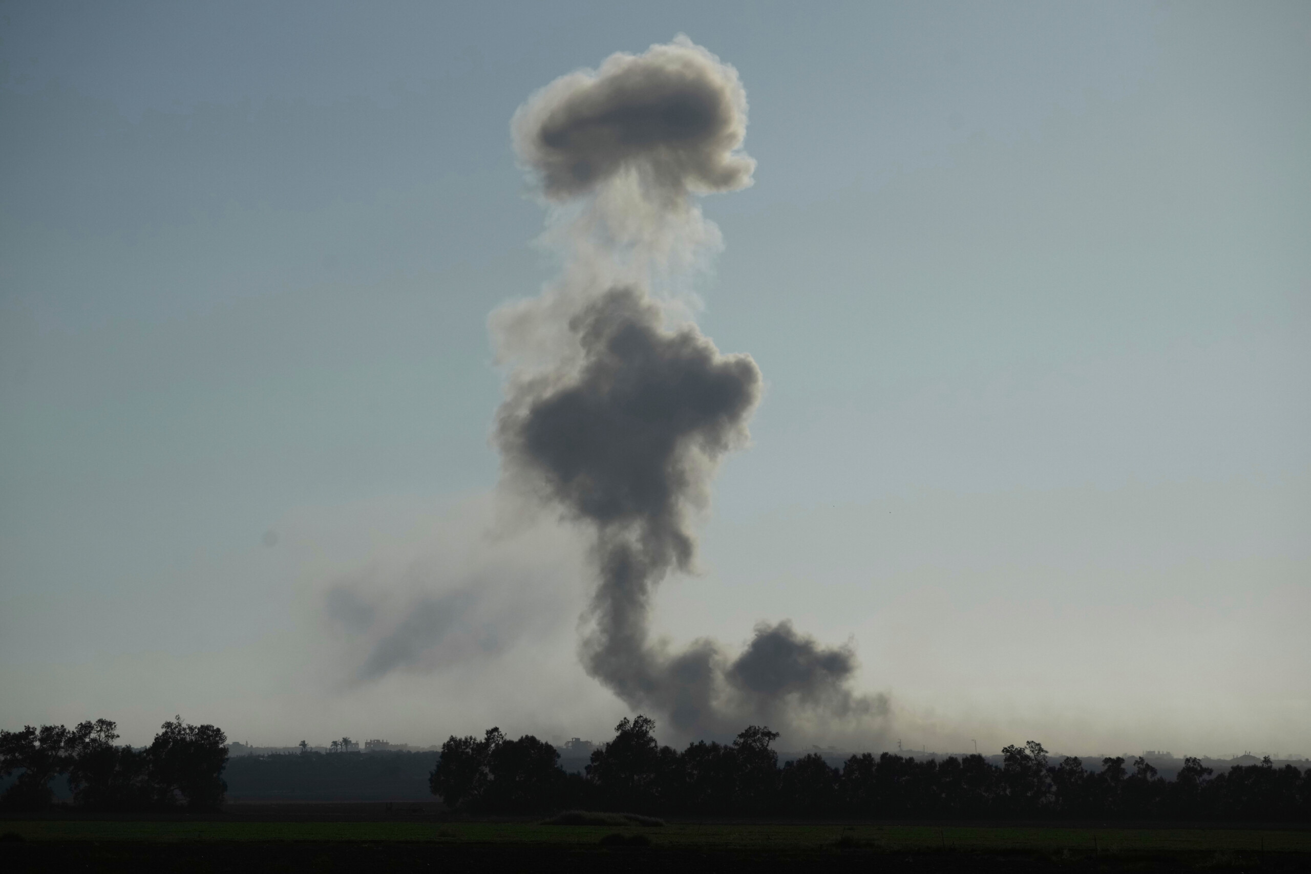 Gaza, Hamas approves ceasefire plan with "minor amendments"