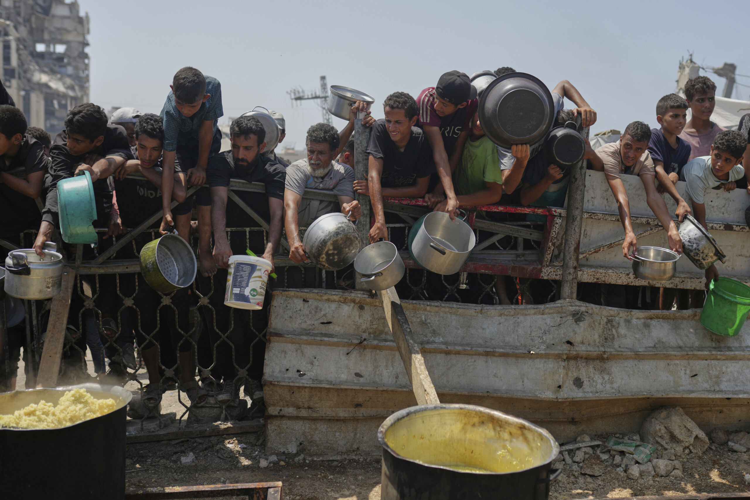 Gaza, Hamas calls for global strike for Gaza