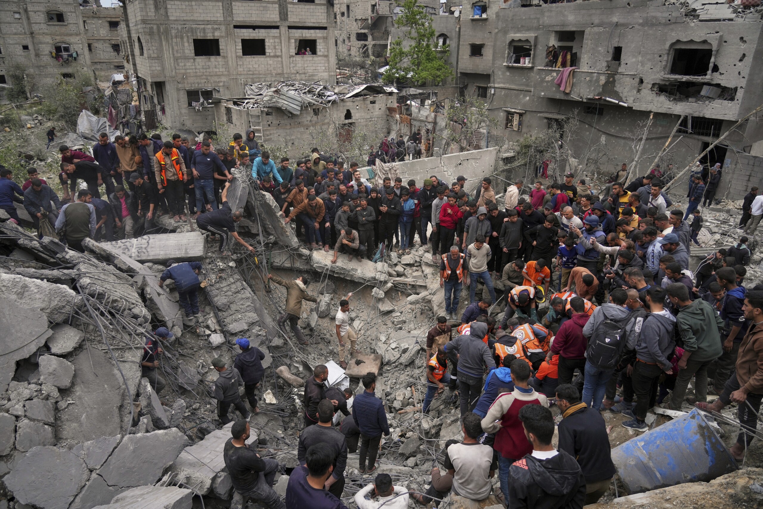 Gaza, Hamas: ‘Israeli attack south of the Strip, 10 dead’ Gaza, Hamas: ‘Israeli attack south of the Strip, 10 dead’