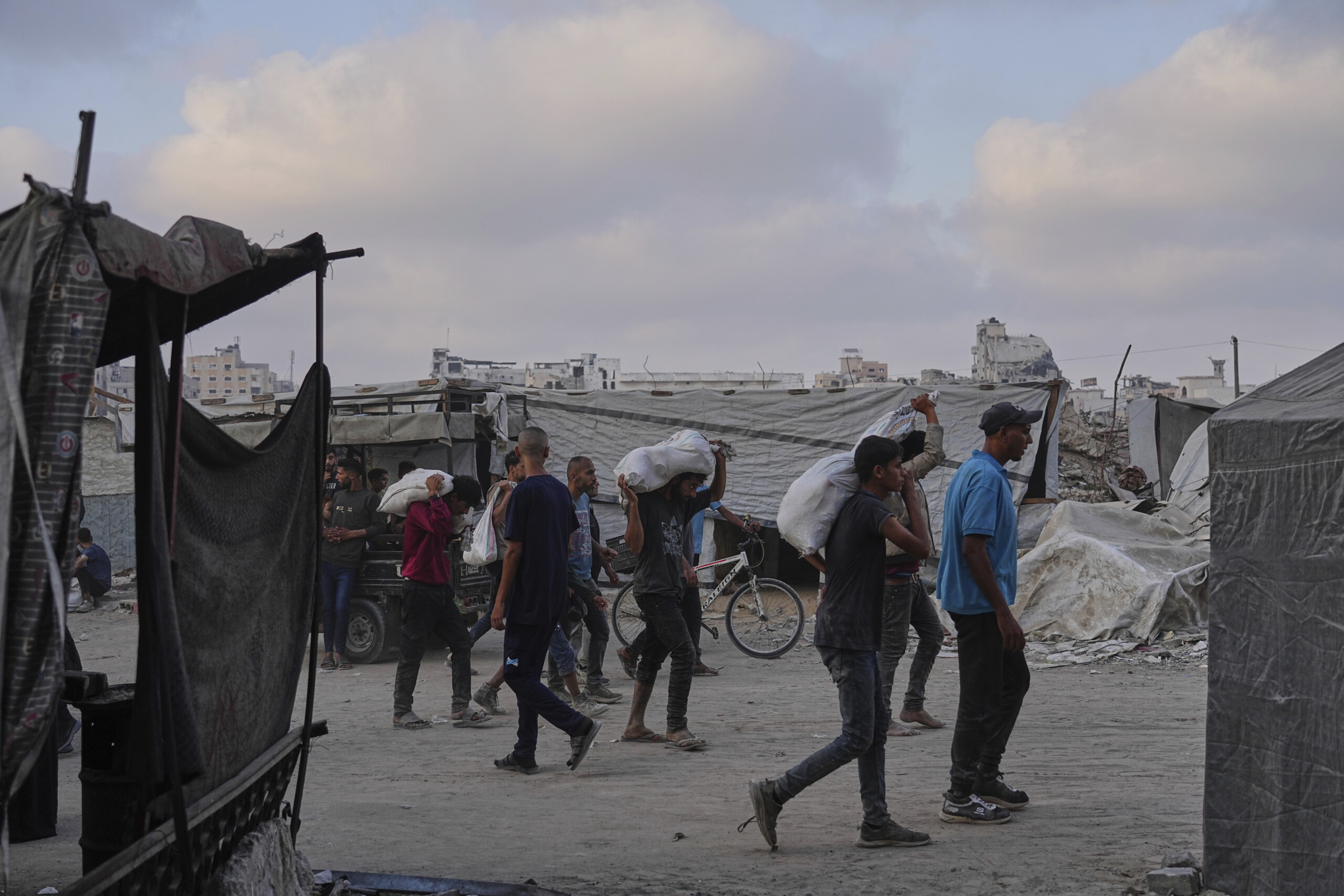 Gaza, Israel suspends delivery of aid to the Strip Gaza, Israel suspends delivery of aid to the Strip