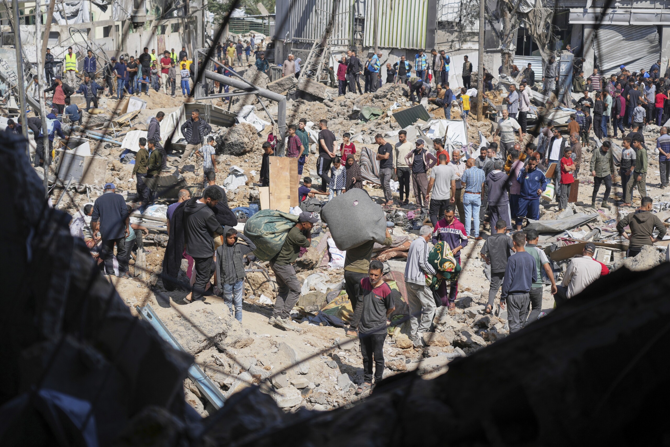 Gaza, Israeli attacks kill at least 59 people
