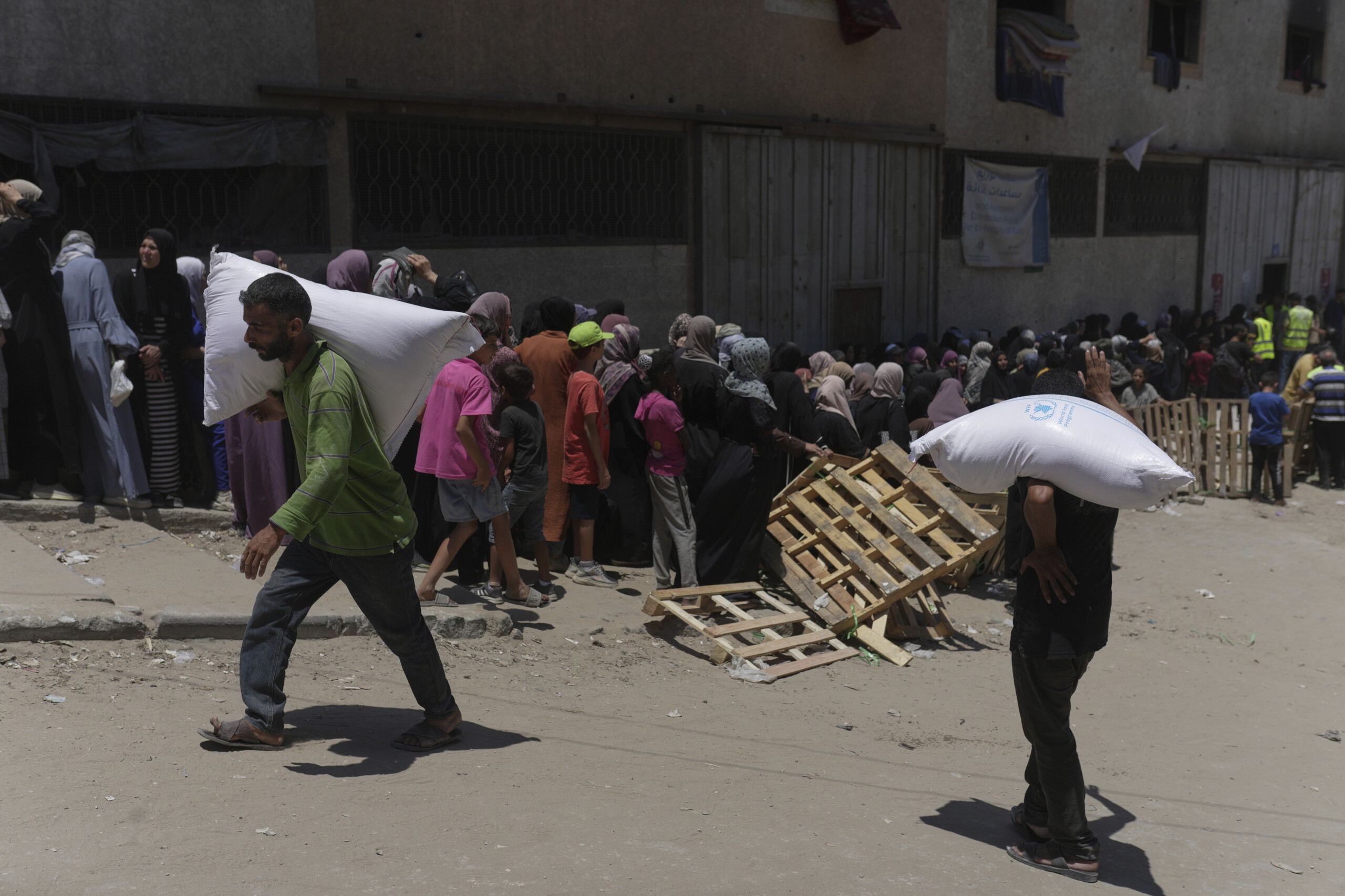 Gaza, Israeli dawn raid leaves 12 Palestinians dead