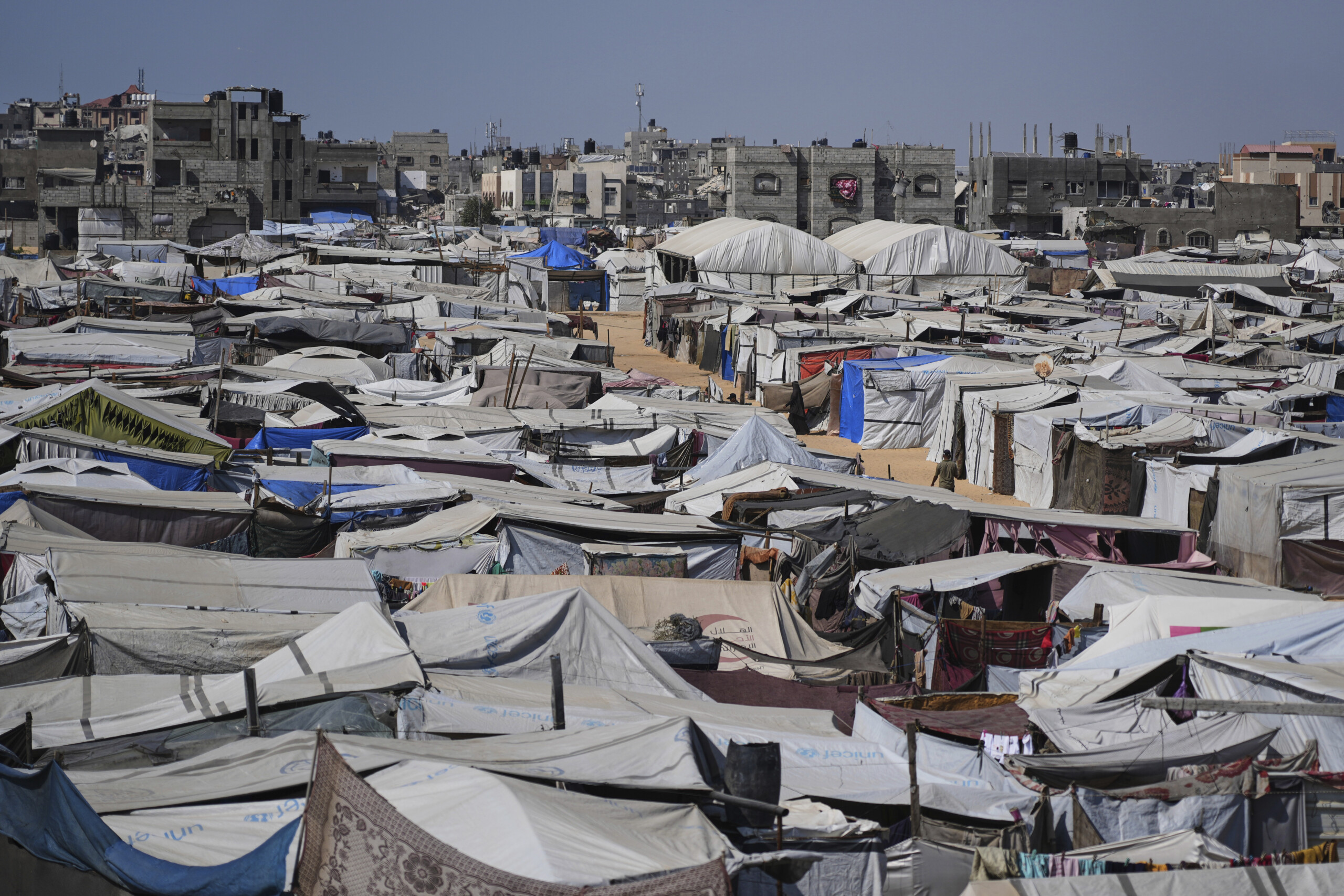 Gaza, media: 12 victims in raid on Khan Younis refugee camp