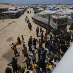 Gaza, UN: “Israeli tanks and snipers fired on crowd seeking aid”
