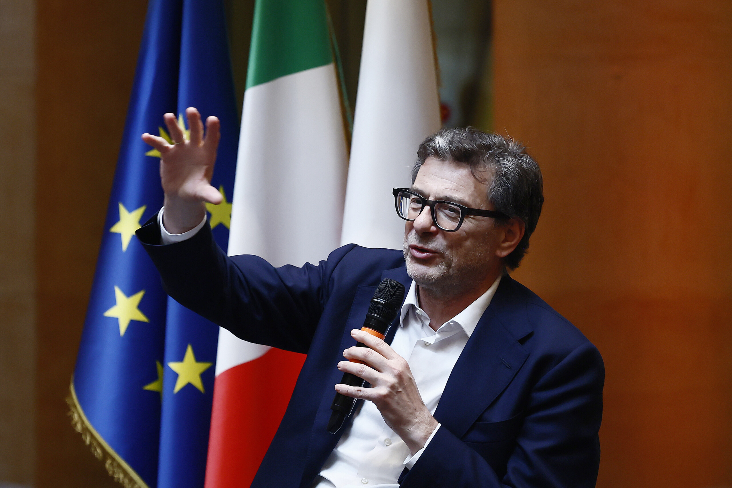 GDP, Giorgetti: "Positive growth, Italy performs better than others" GDP, Giorgetti: "Positive growth, Italy performs better than others"