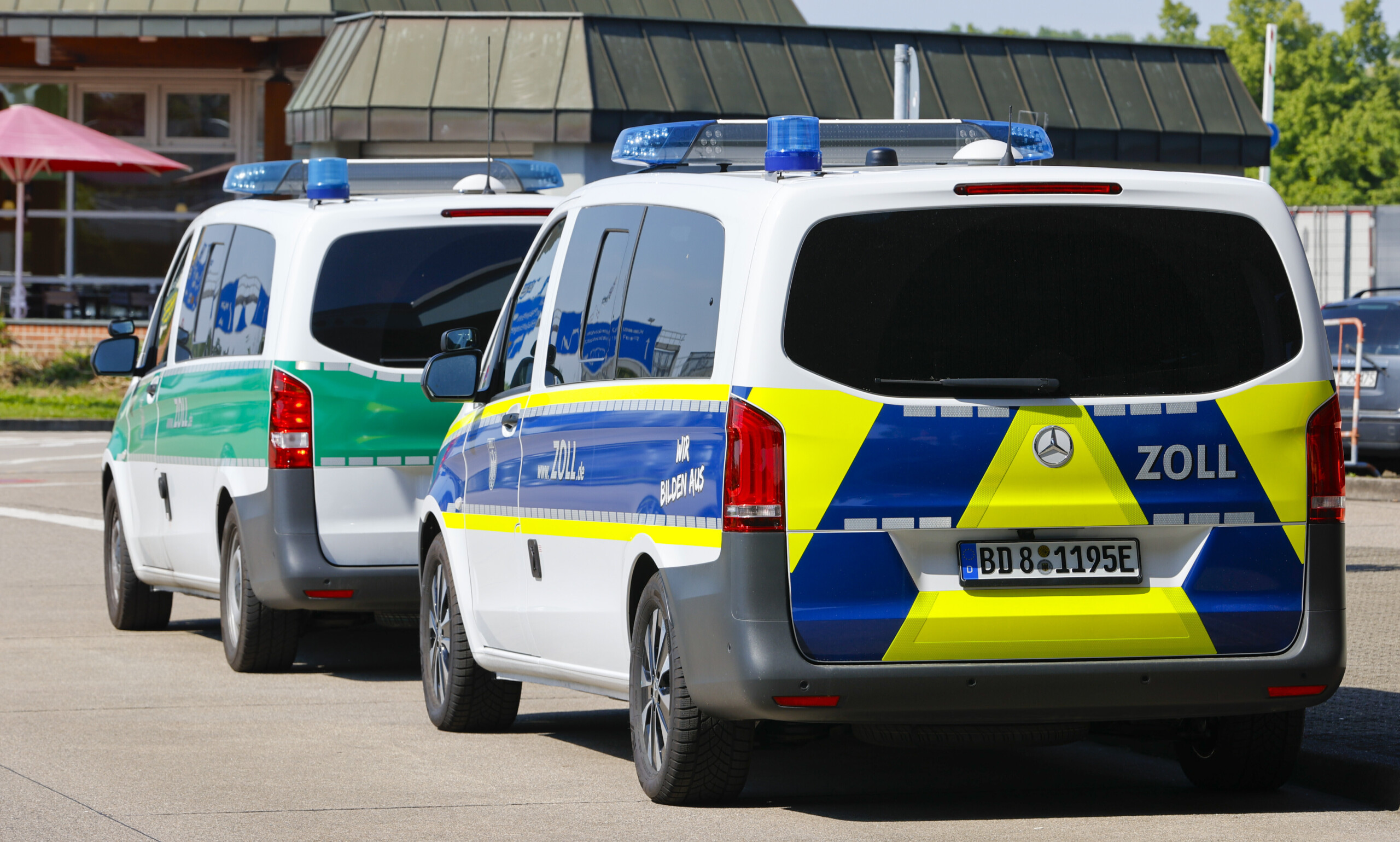 Germany, Bild: knife attack at Hamburg station. Several injured. Germany, Bild: knife attack at Hamburg station. Several injured.