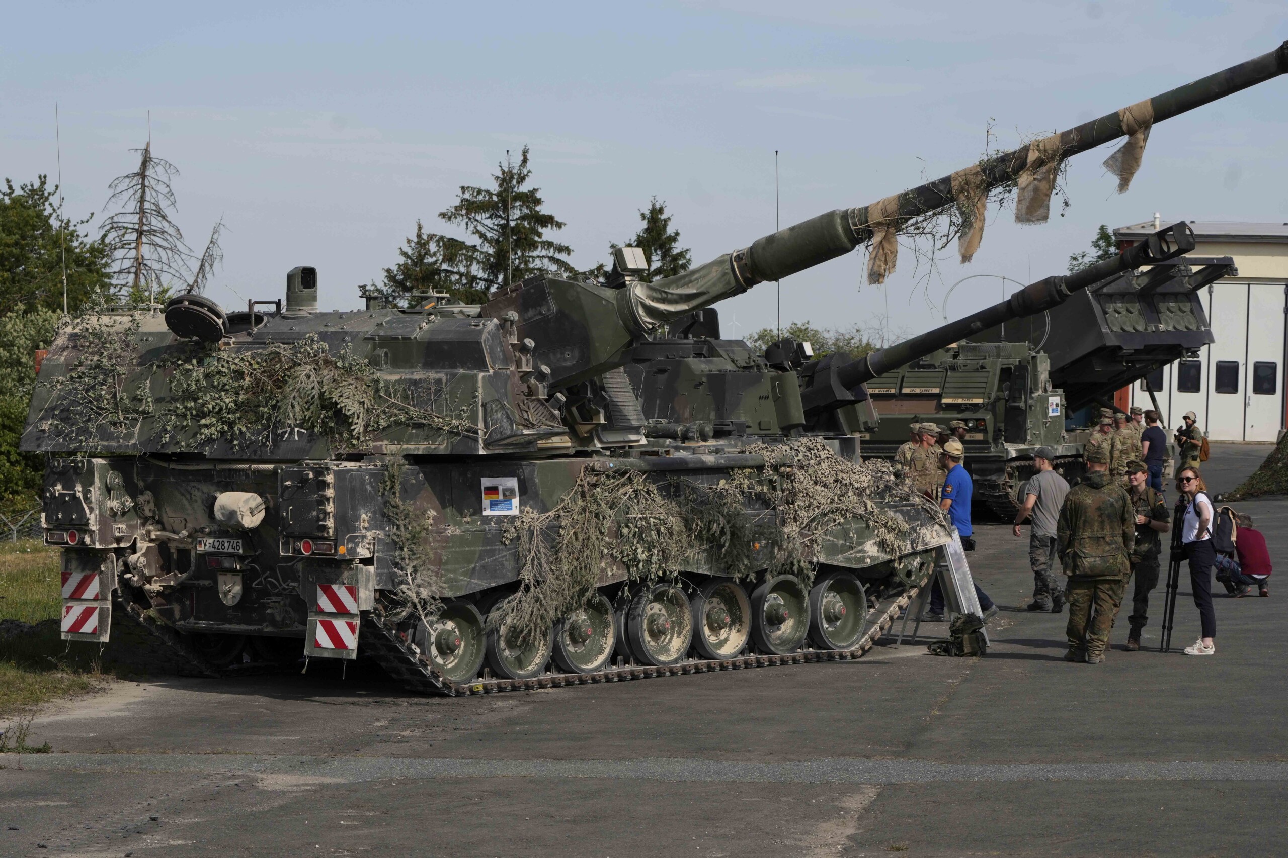 Germany: Cabinet to vote on military service law Germany: Cabinet to vote on military service law