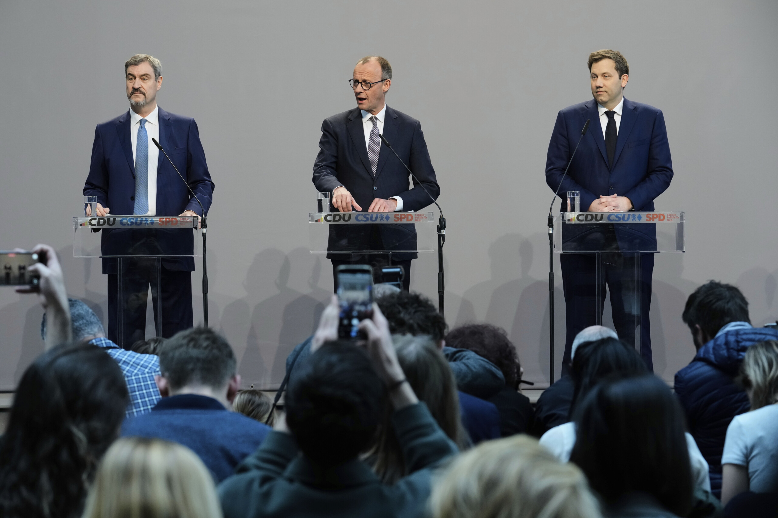 Germany, in the new government seven ministries to CDU and SPD and three to CSU