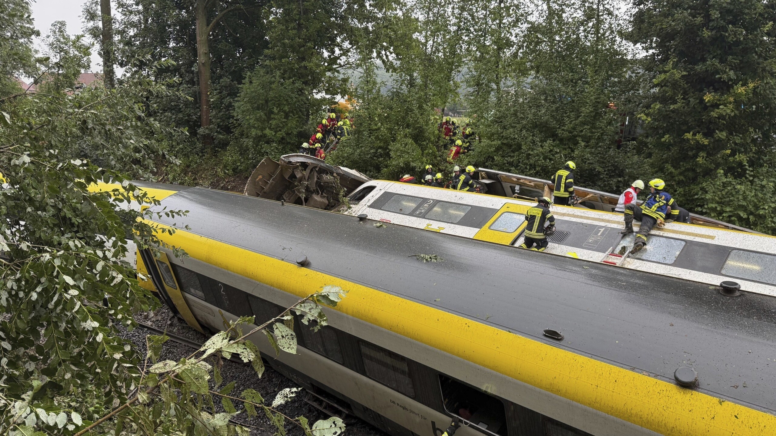 Germany, police: ‘At least three dead in train derailment’
