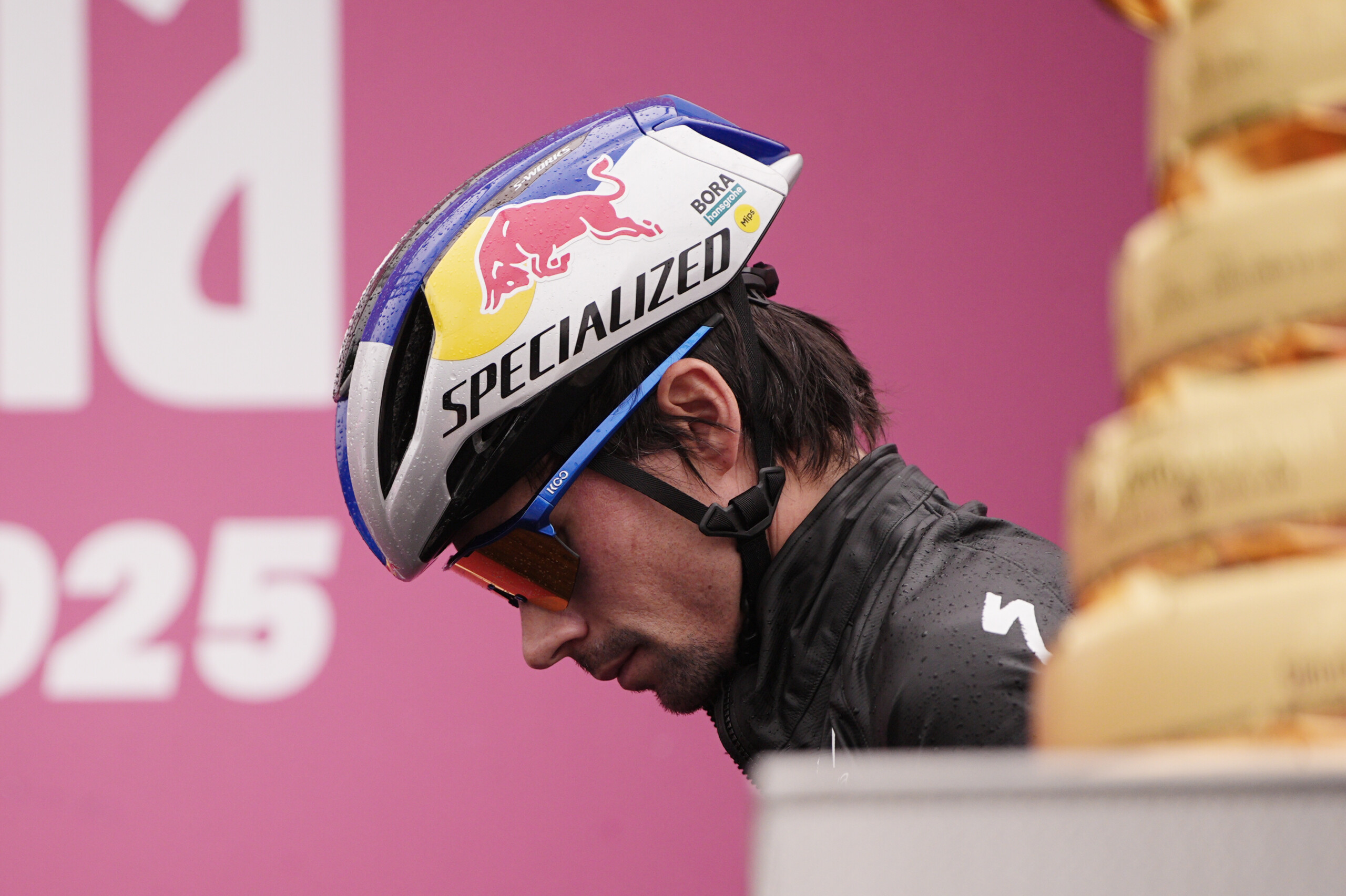 Giro d'Italia, accident on descent: Roglic forced to withdraw