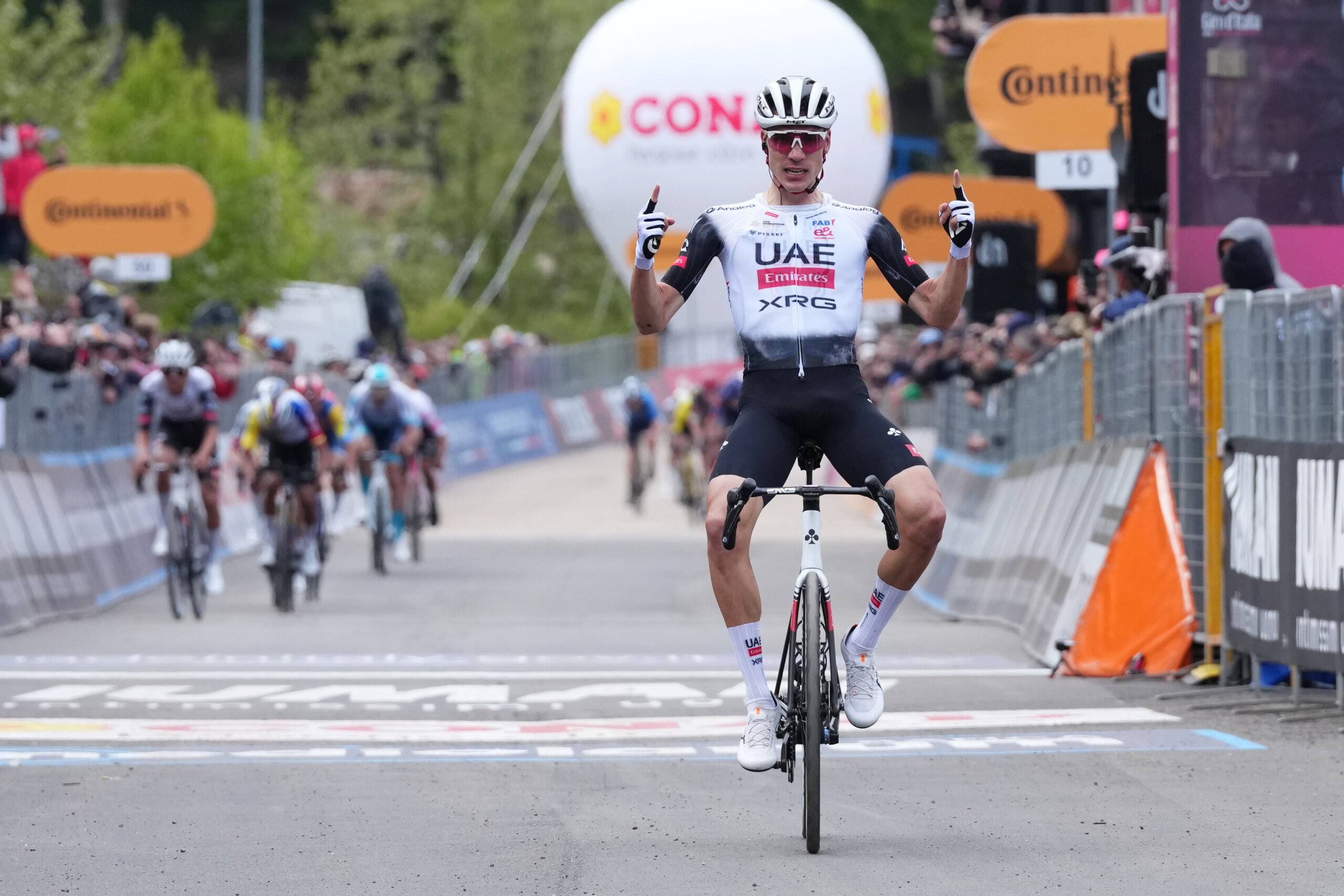 Giro d'Italia, Ayuso wins stage seven