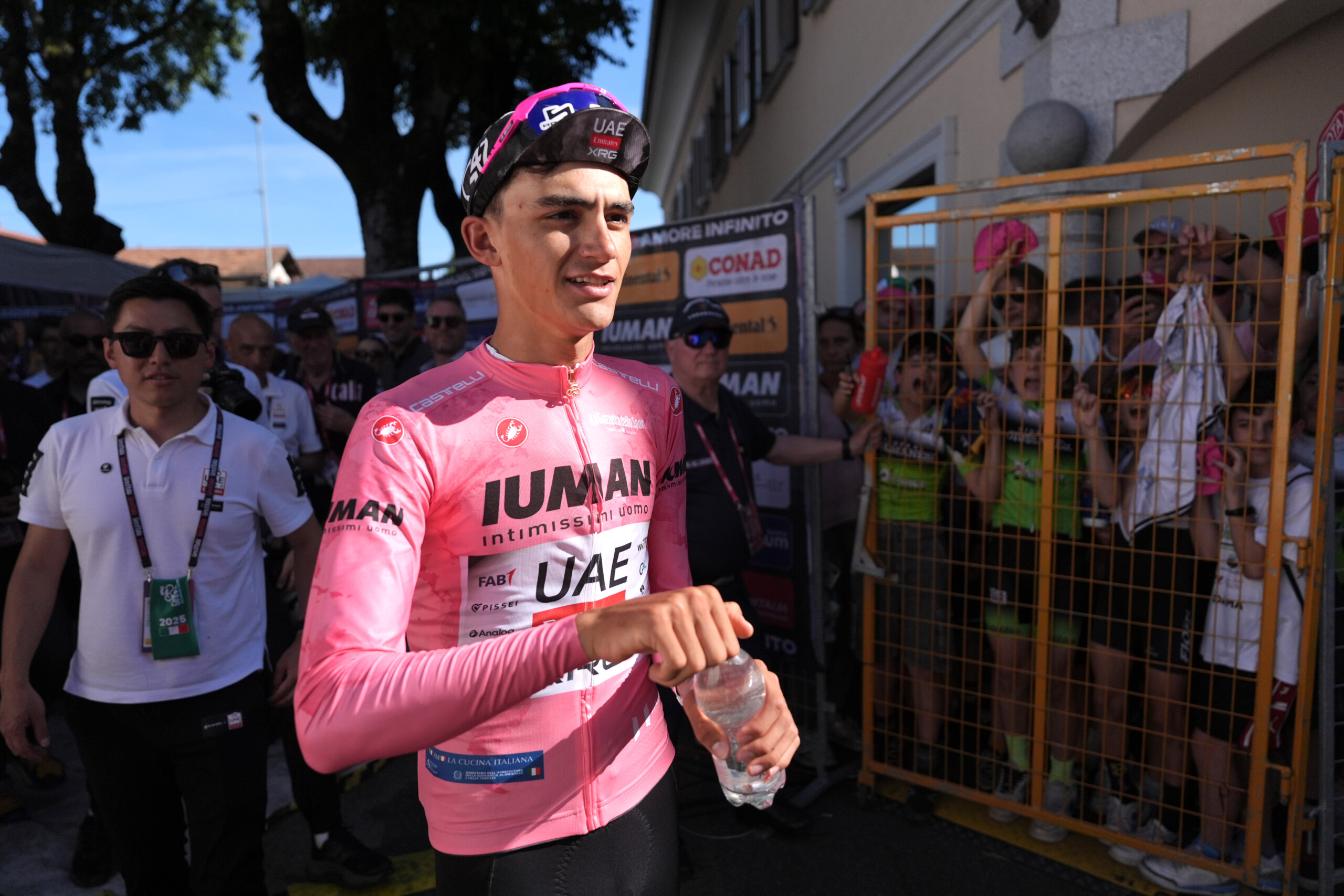 Giro d'Italia, Del Toro retains pink jersey Giro d'Italia, Del Toro retains pink jersey