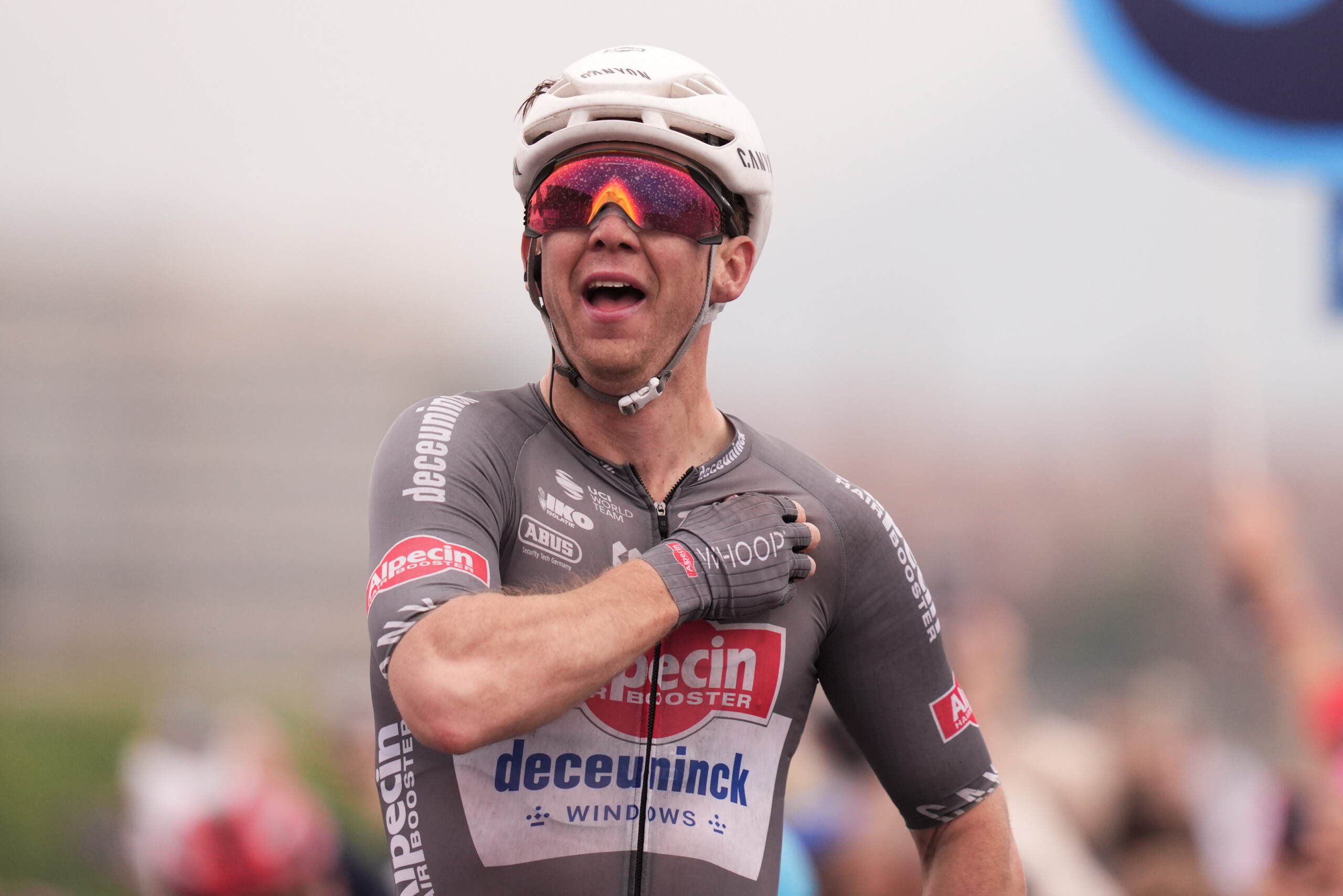 Giro d'Italia, Groves wins sixth stage in Naples: Pedersen remains in pink