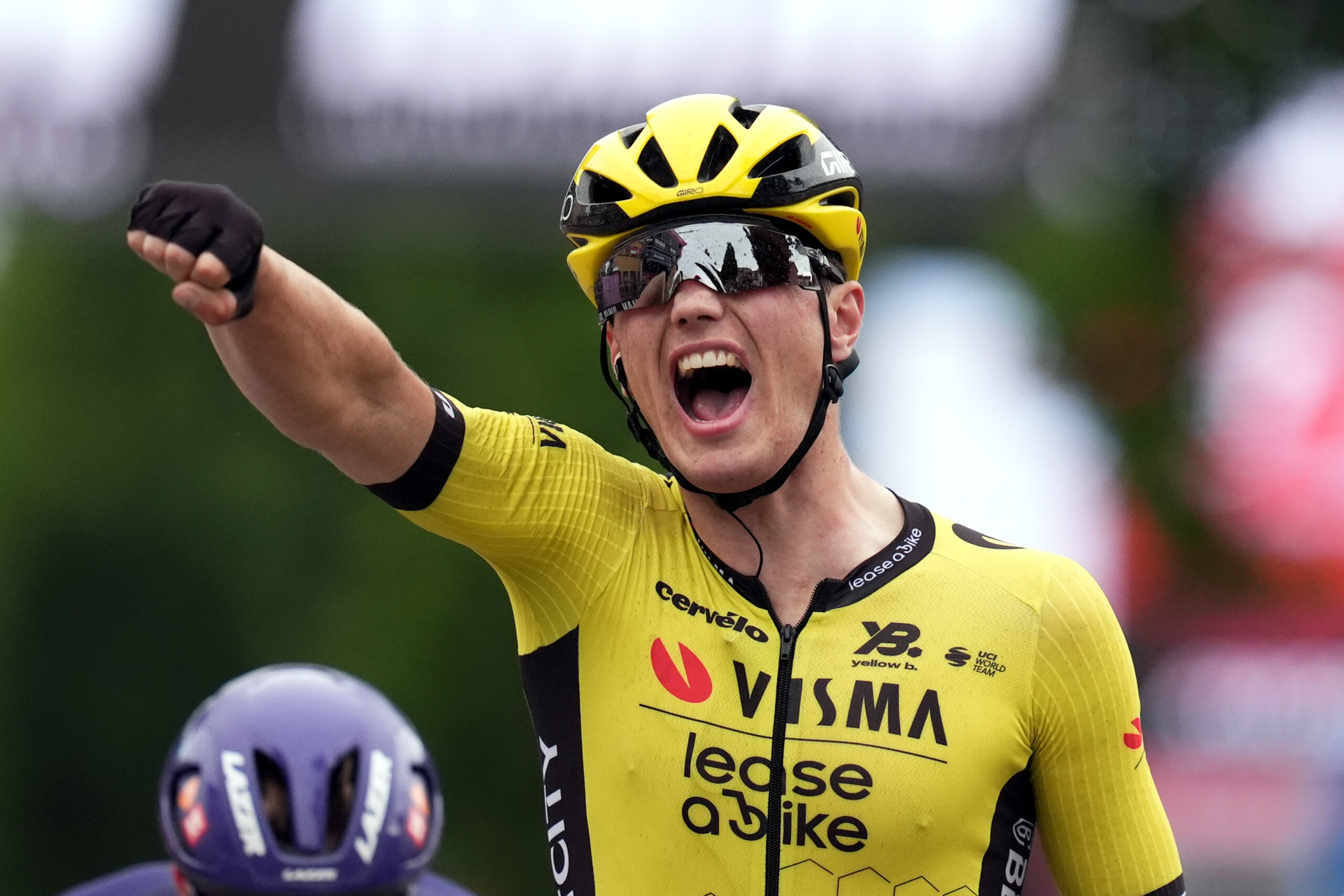 Giro d'Italia: Kooij wins stage 12, Del Toro retains pink jersey