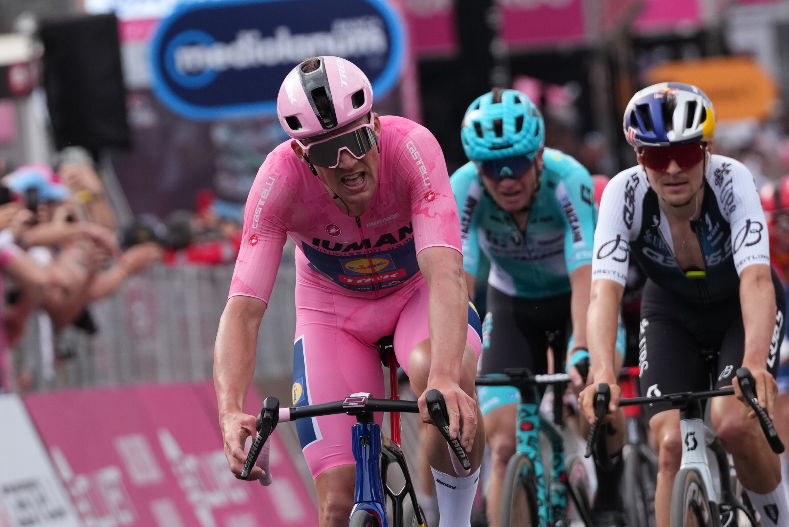 Giro d'Italia: Pedersen wins stage 5 and retains the pink jersey Giro d'Italia: Pedersen wins stage 5 and retains the pink jersey