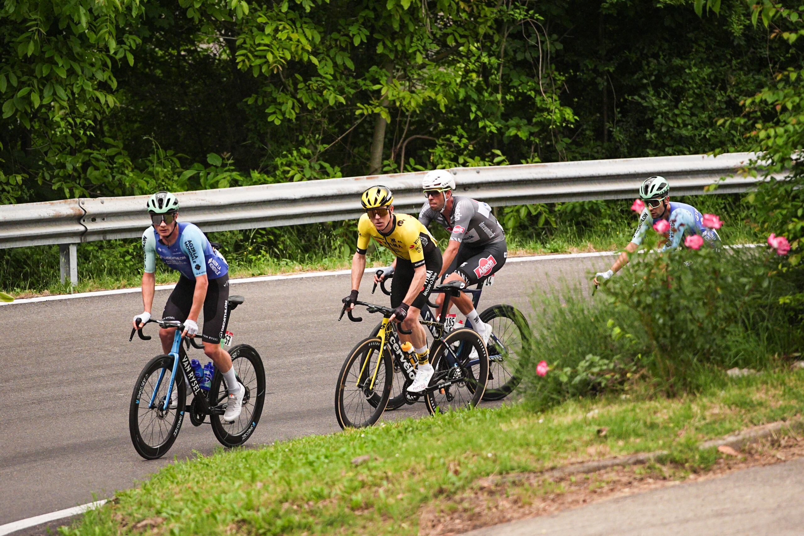 Giro d’Italia, Prodhomme wins at Champoluc: Del Toro remains in pink Giro d’Italia, Prodhomme wins at Champoluc: Del Toro remains in pink