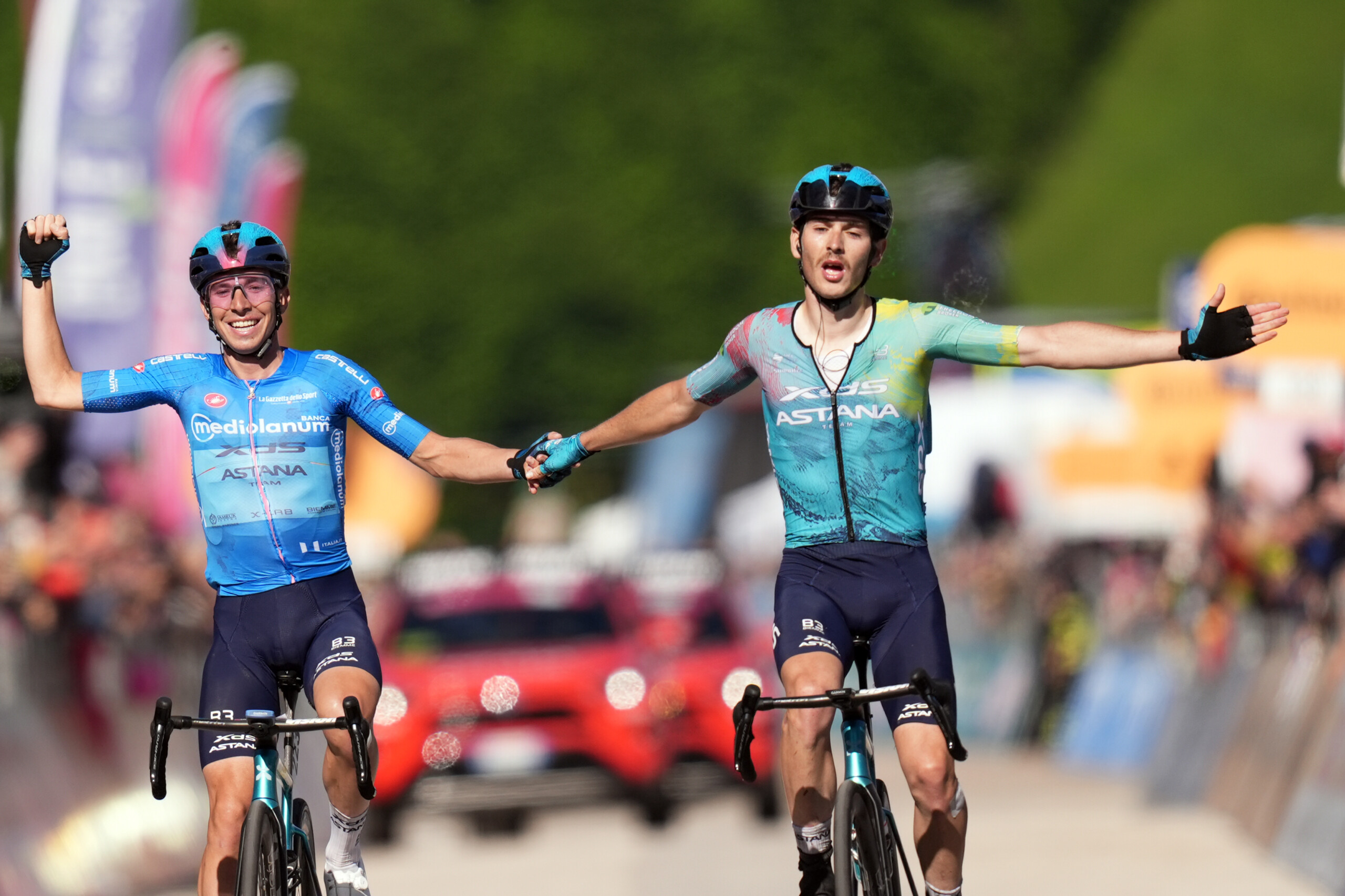 Giro d'Italia, Scaroni wins stage 16: it's the first Italian victory