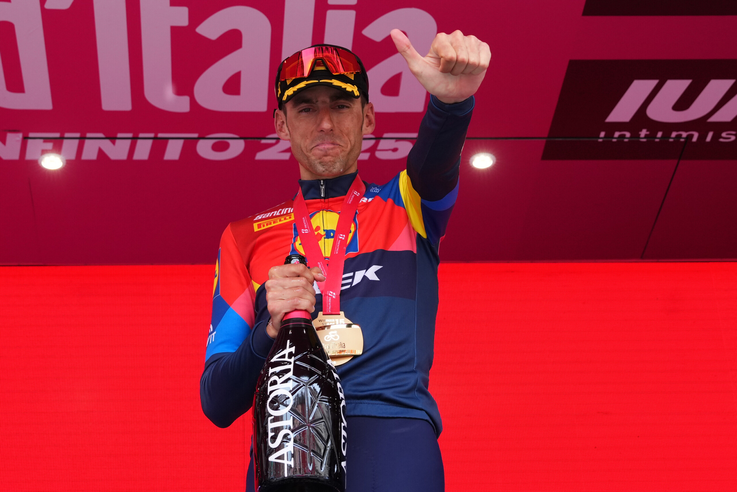 Giro d'Italia: Verona wins 15th stage, Del Toro remains in pink Giro d'Italia: Verona wins 15th stage, Del Toro remains in pink