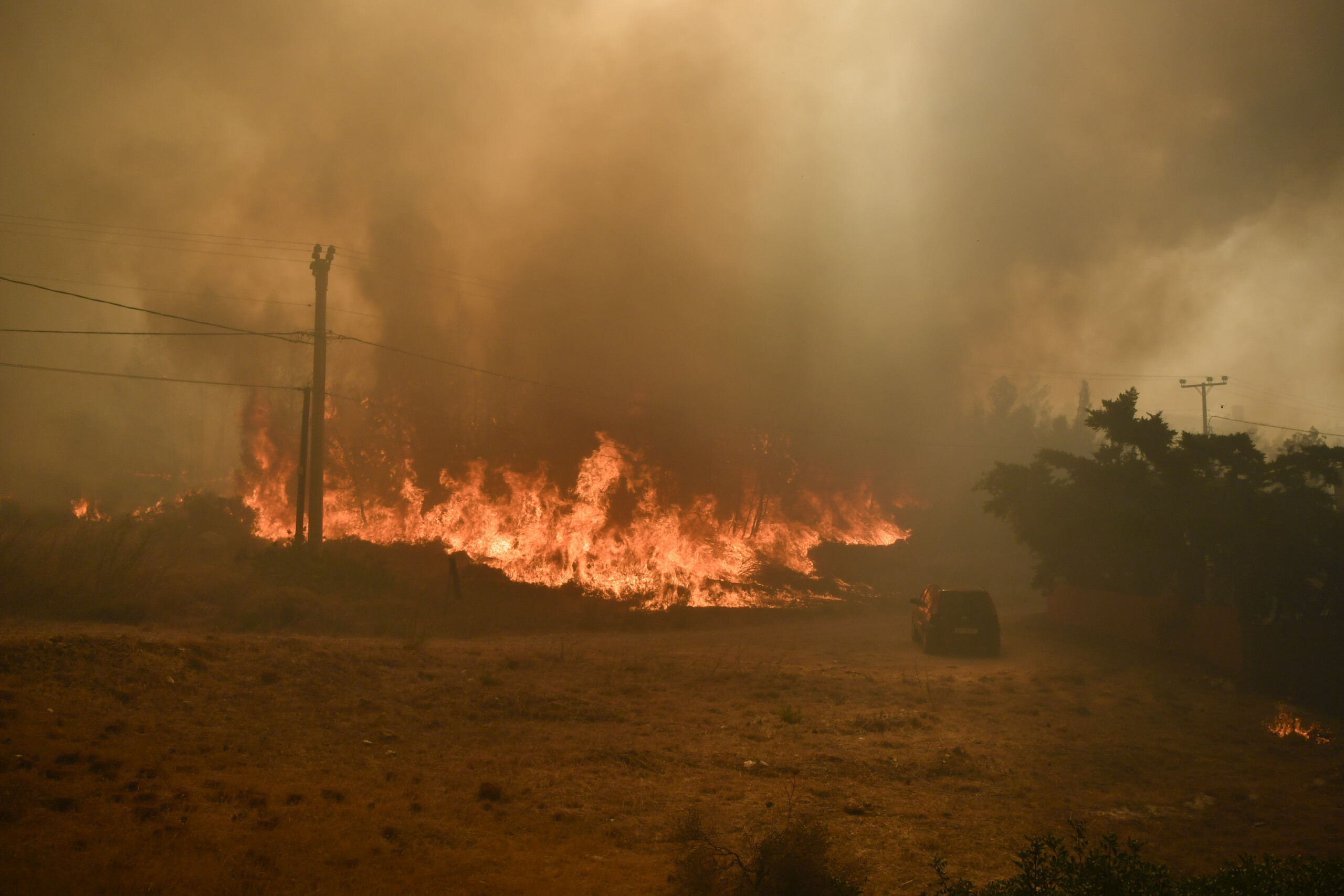Greece: evacuations due to fire south of Athens