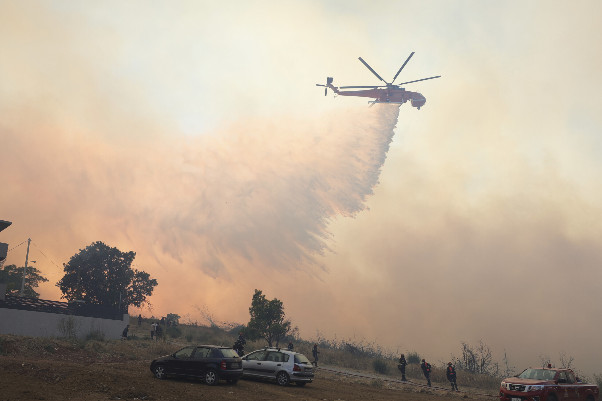 Greece: huge fire near Athens, residents evacuated