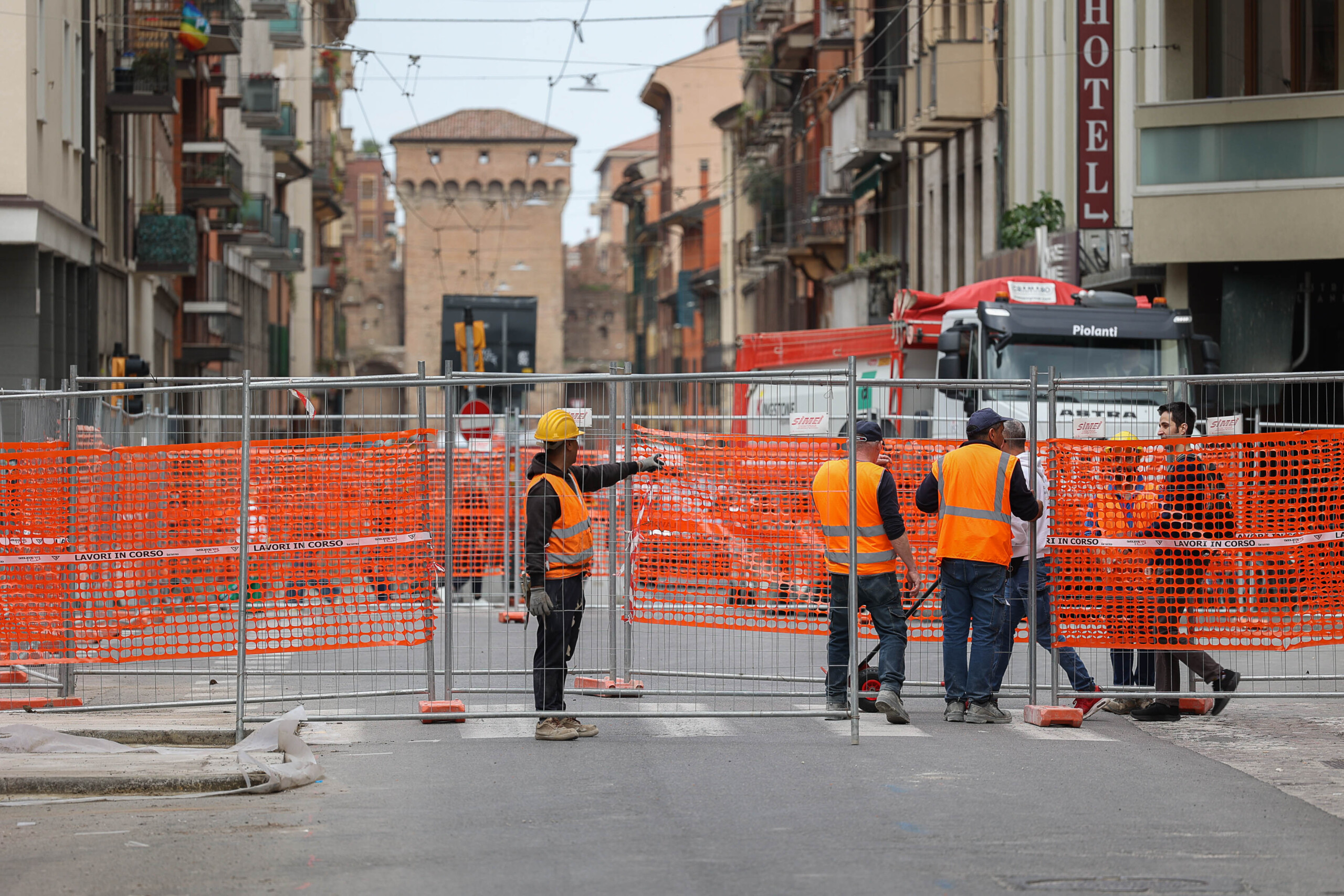 Heatwave, Lombardy ordinance: work suspended from 12.30pm to 4pm on fields and construction sites