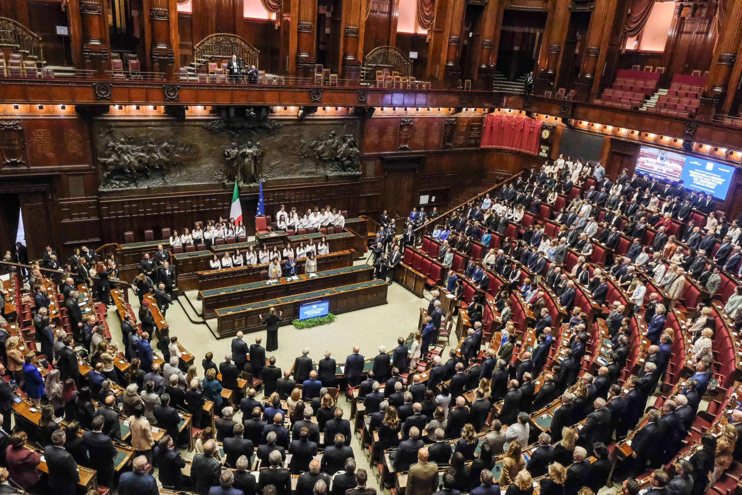 Immigration Decree, Government Poses Confidence Issue in the Chamber