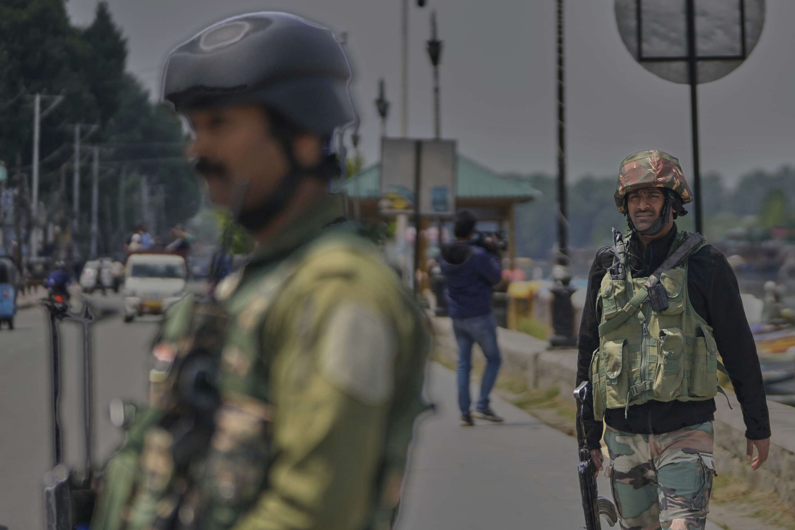 India, prolonged firefight in Kashmir: 2 soldiers and 1 rebel killed