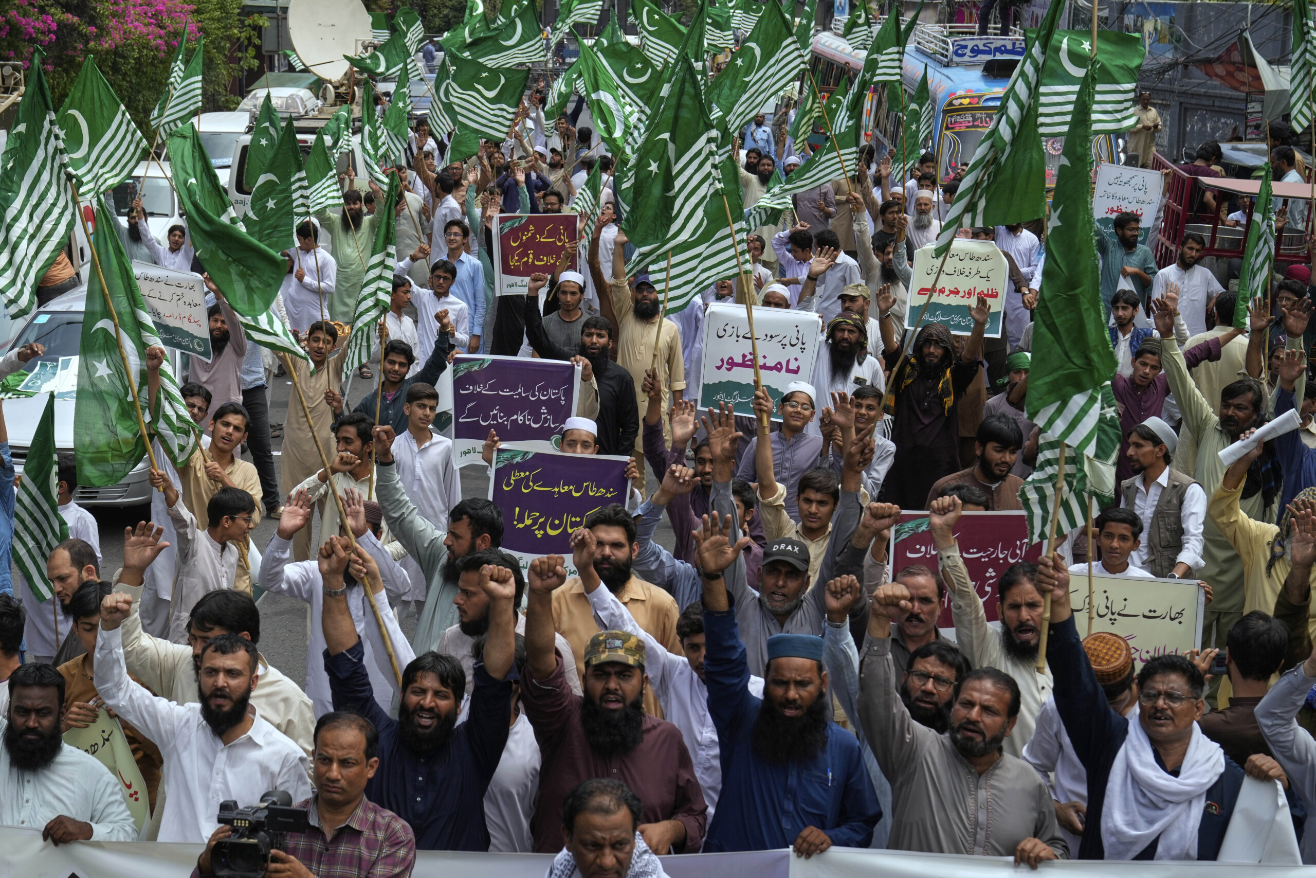 India: Visas revoked for Pakistani citizens after Kashmir attack