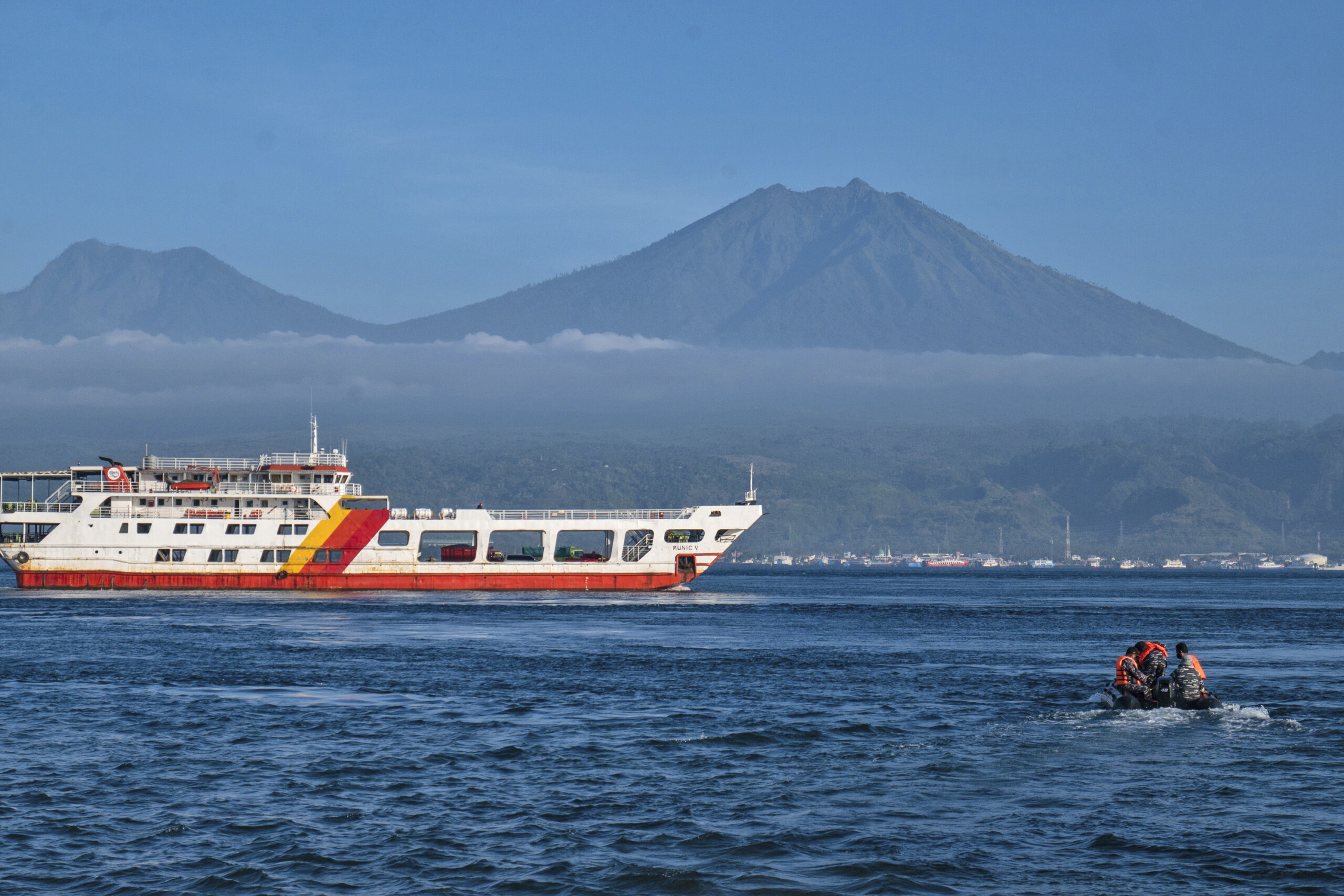 Indonesia, ferry sinks near Bali: 4 dead, 23 rescued, 38 missing Indonesia, ferry sinks near Bali: 4 dead, 23 rescued, 38 missing